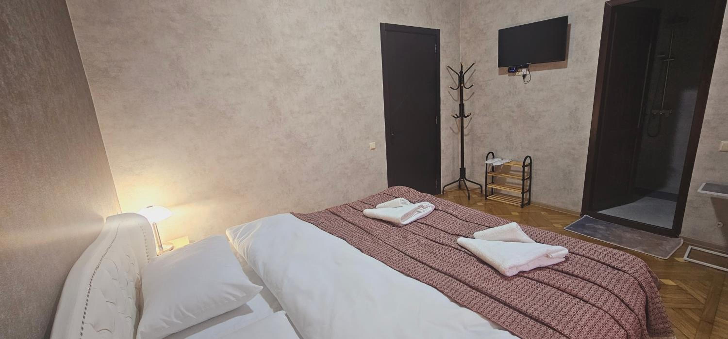 Double Room - Photo 11