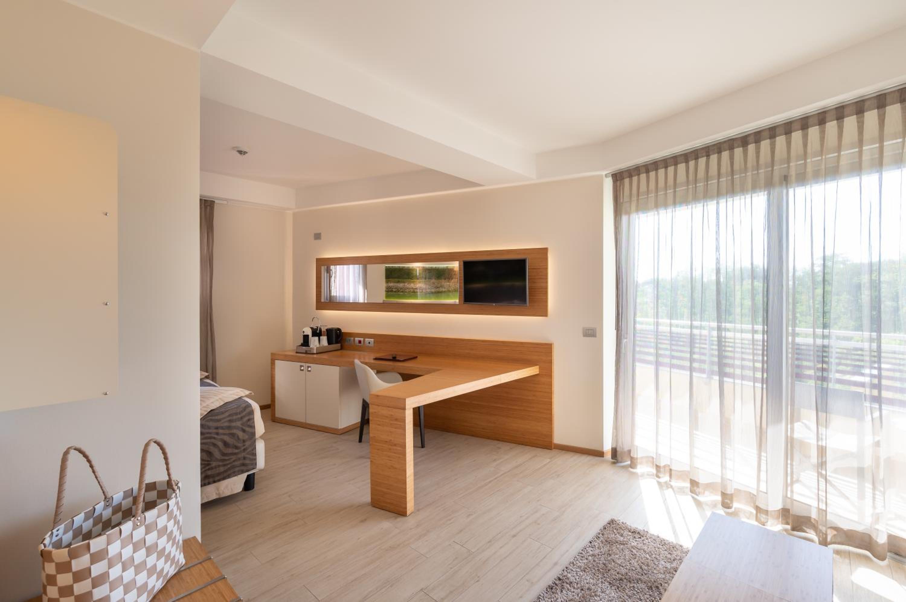 Junior Suite with Lateral Sea View