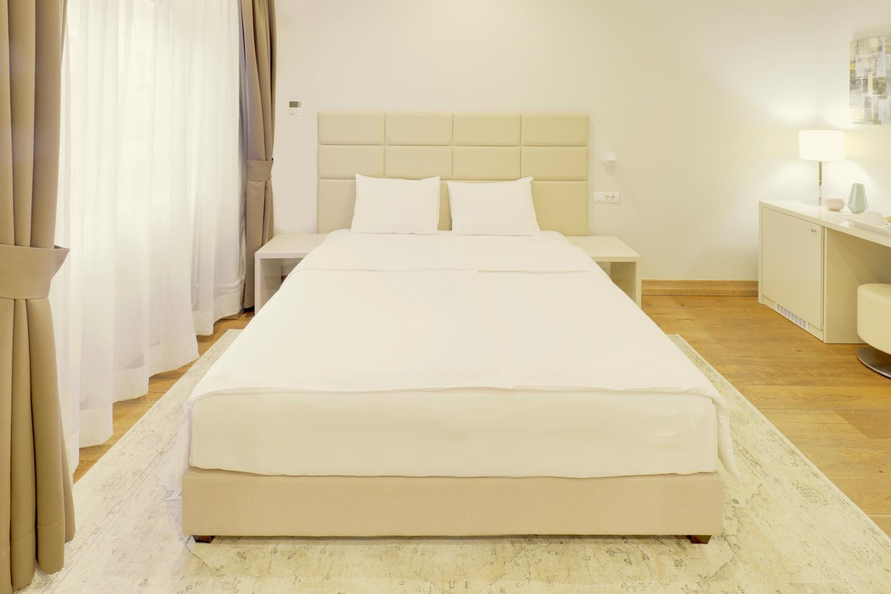 Twin Room with Extra Bed - Photo 11