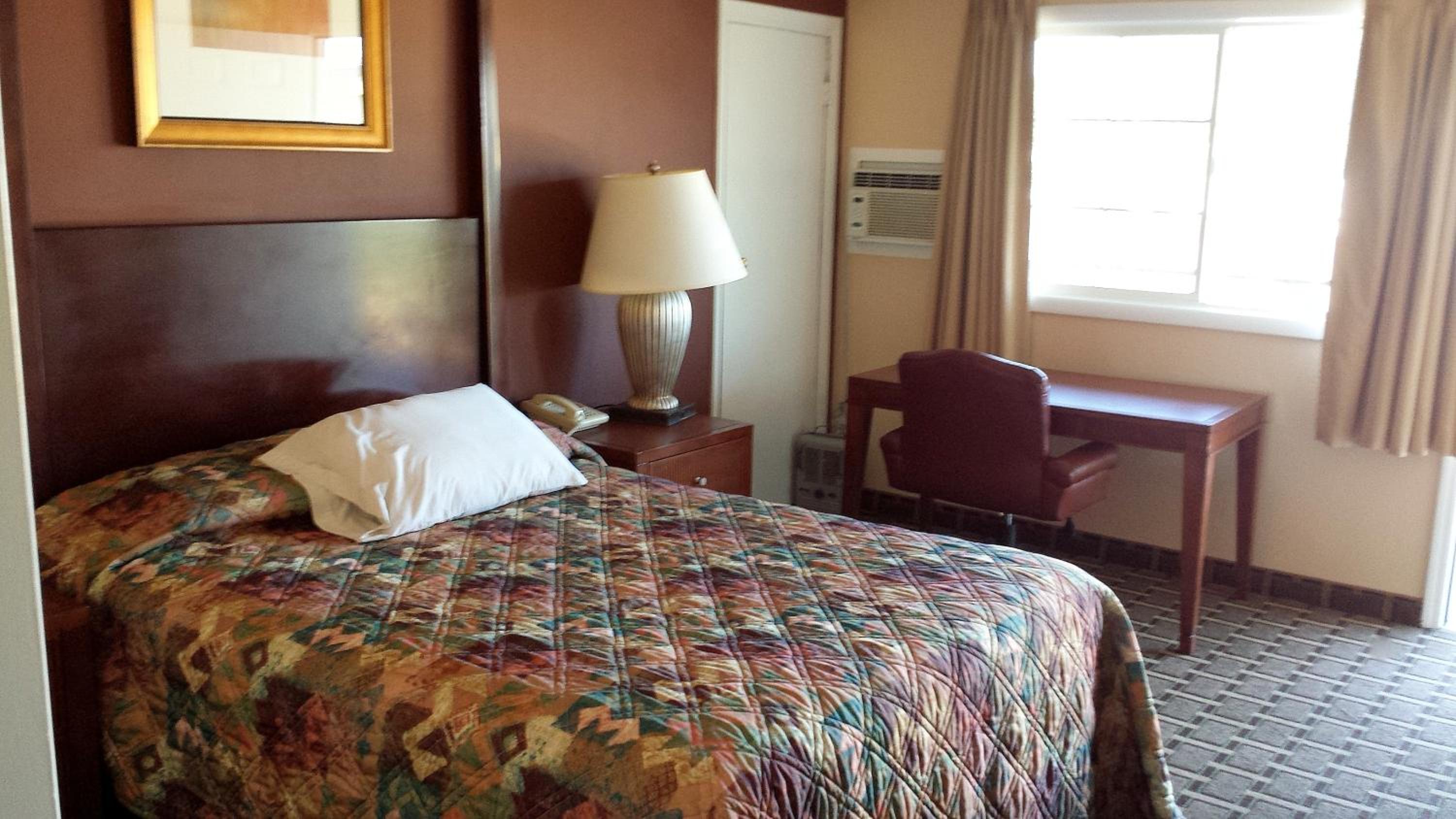 Queen Room photo 1