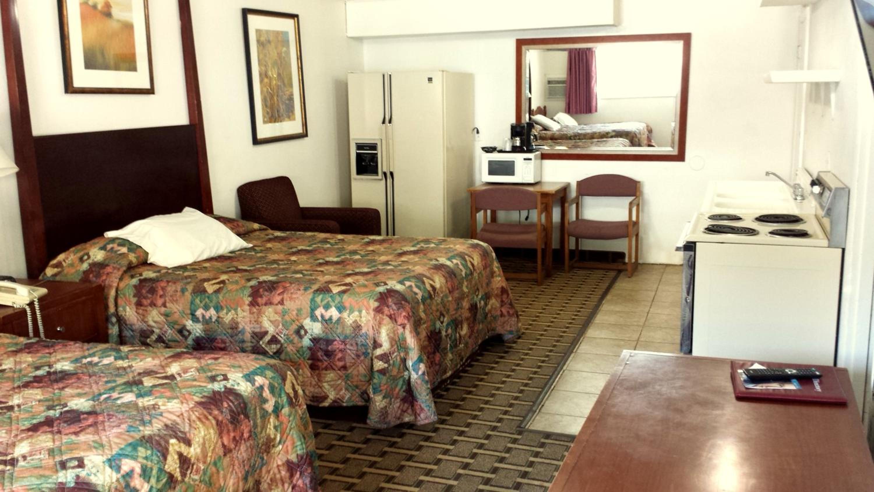 Queen Suite with Kitchen photo 2