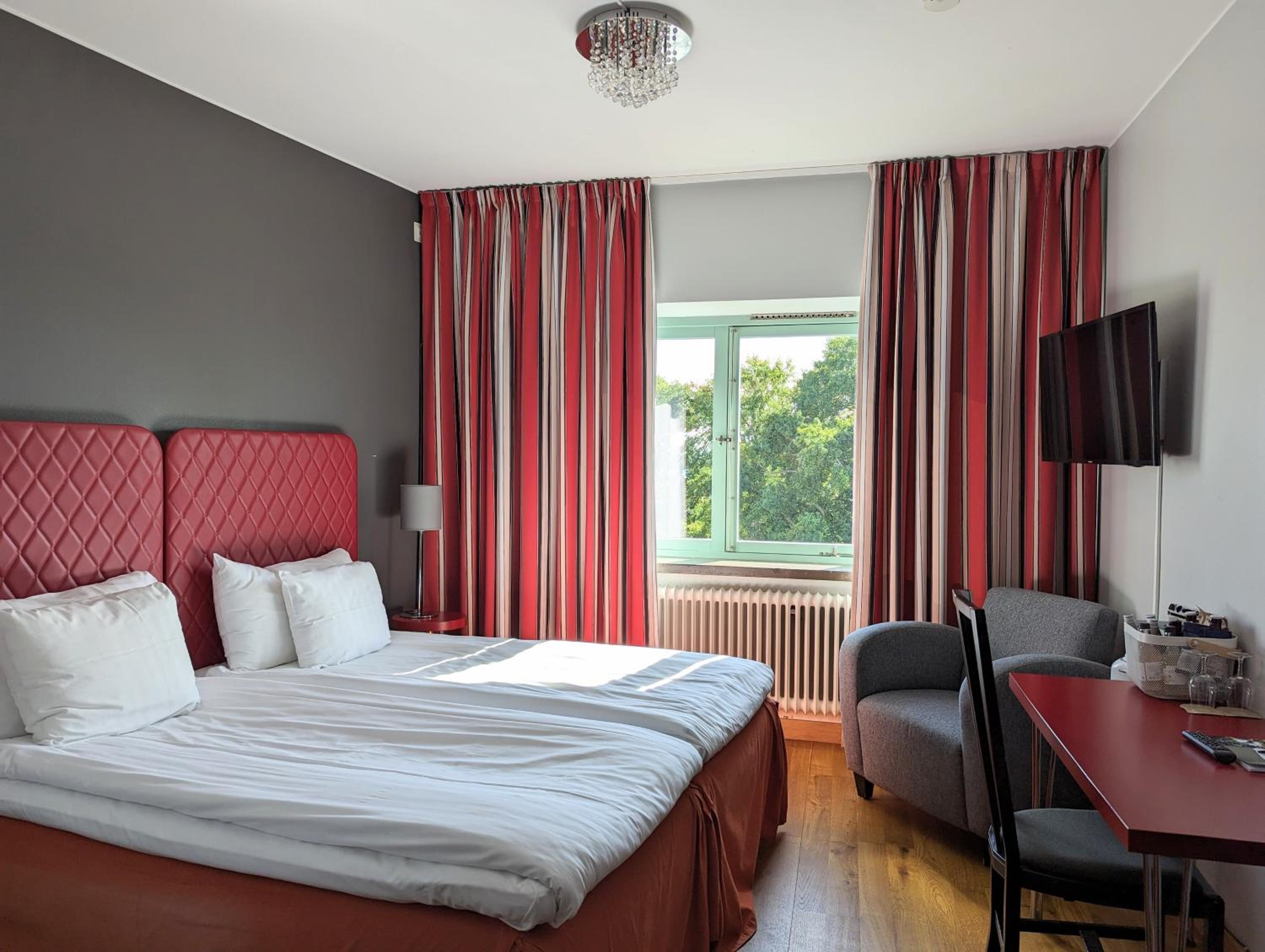 Double or Twin Room - Photo 6