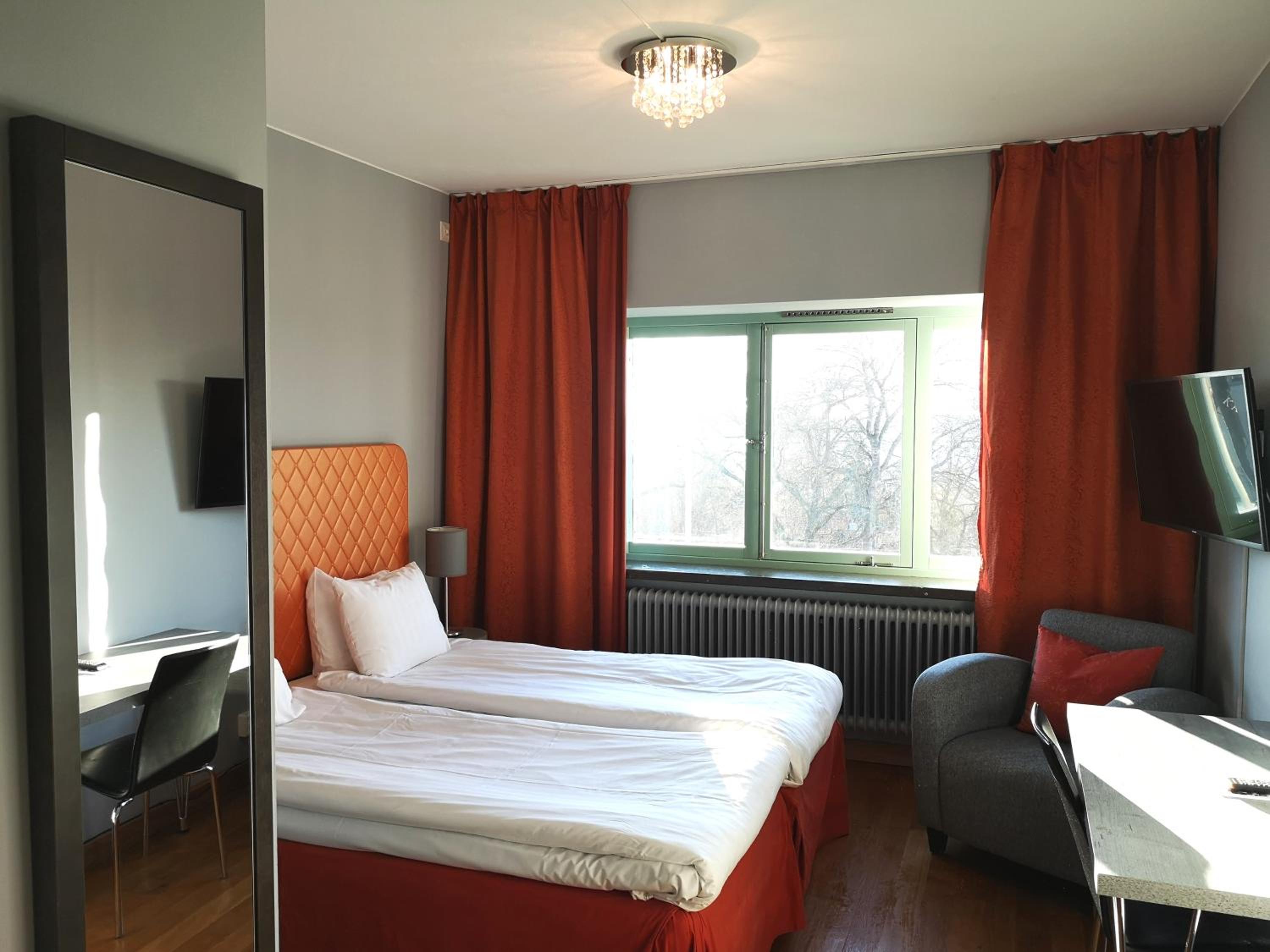 Double or Twin Room - Photo 7
