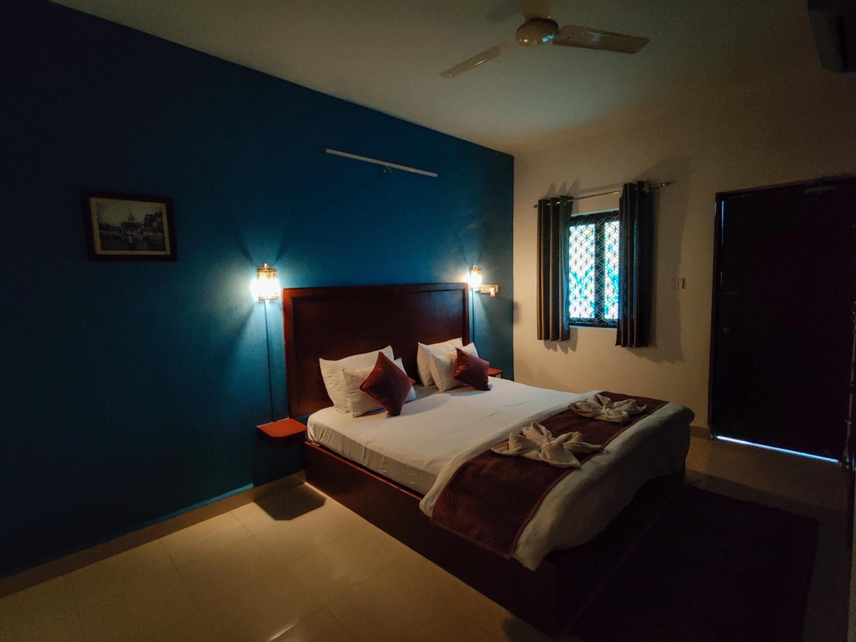 Deluxe Double Room with Balcony photo 2