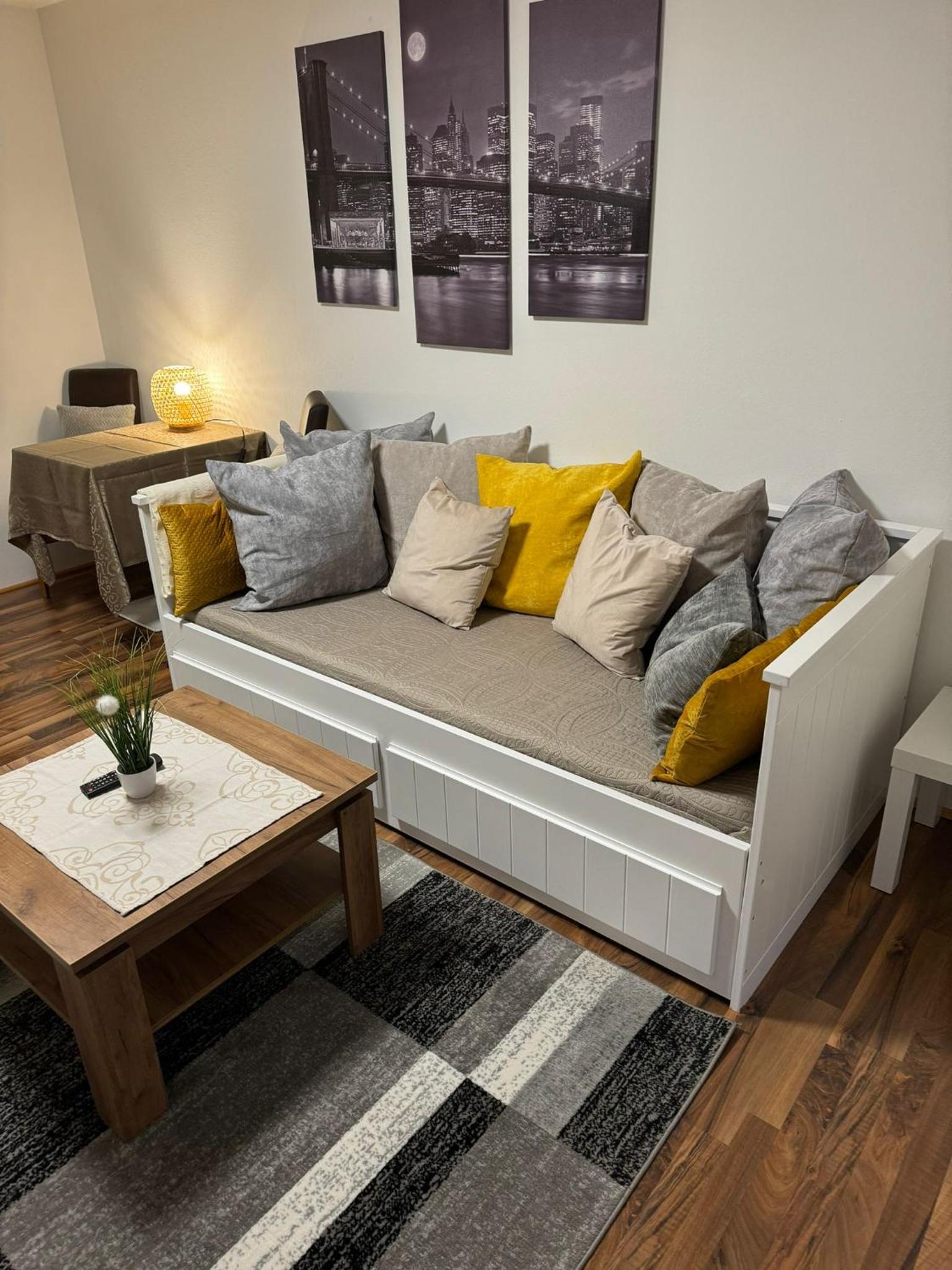 One-Bedroom Apartment photo 1