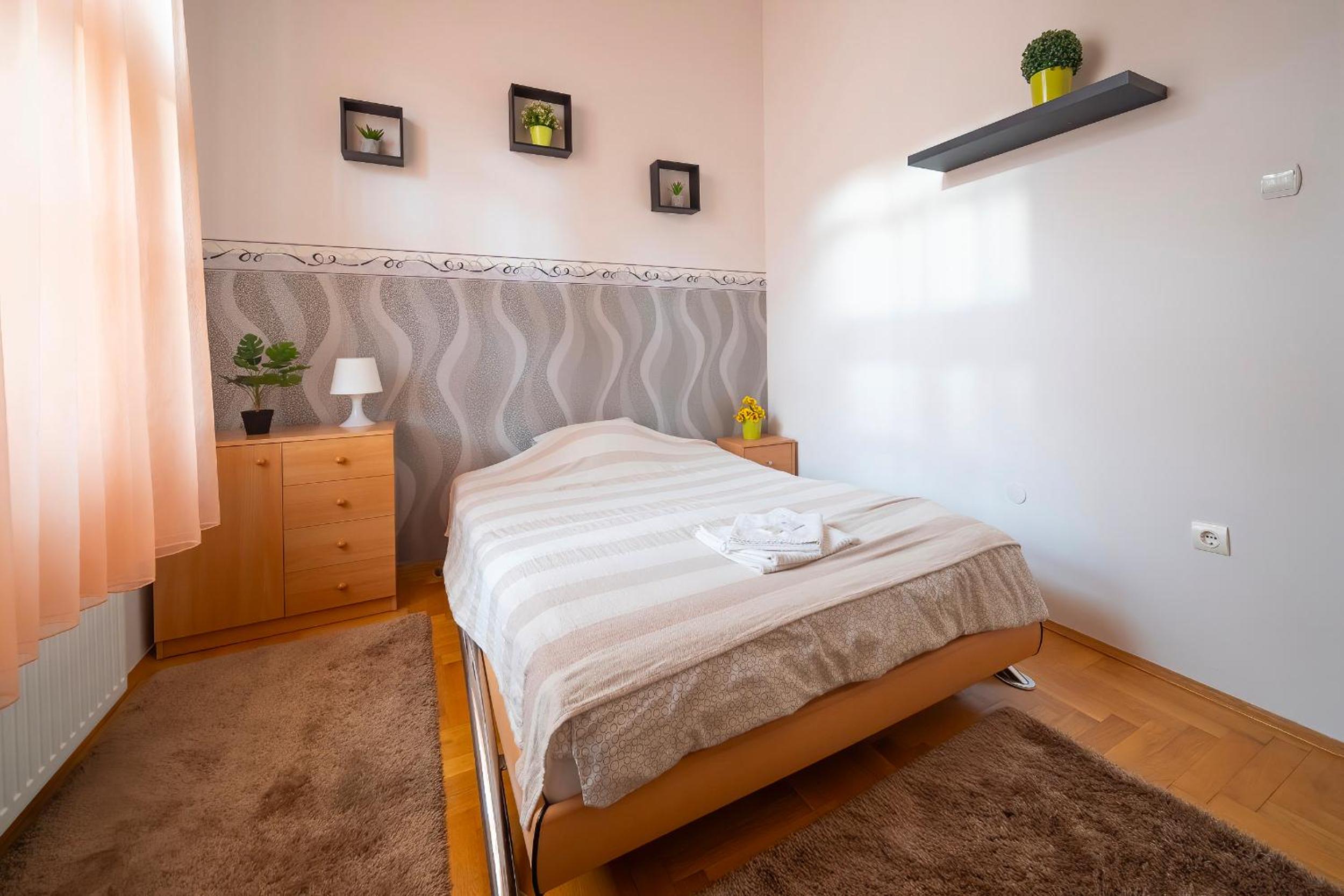 Double Room - Photo 2