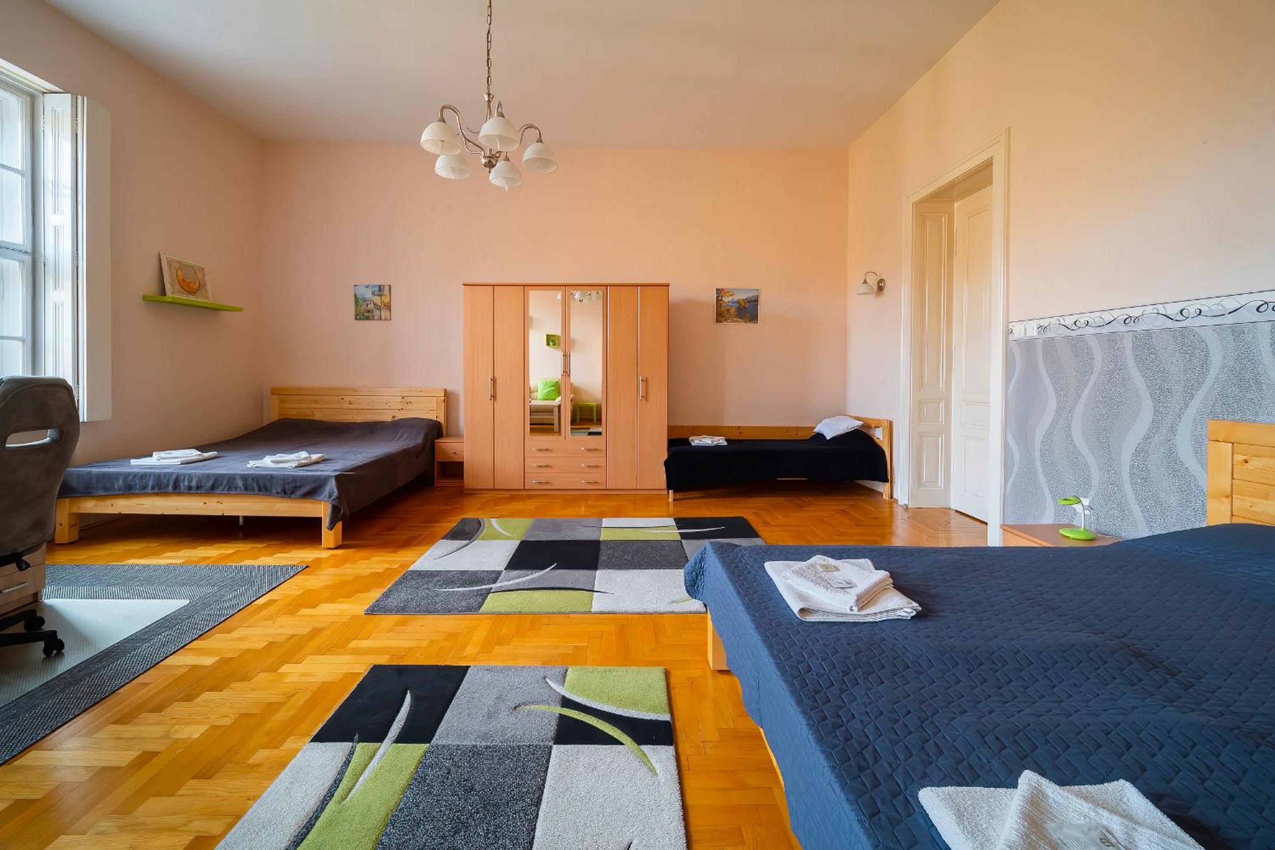 Family Room - Photo 6