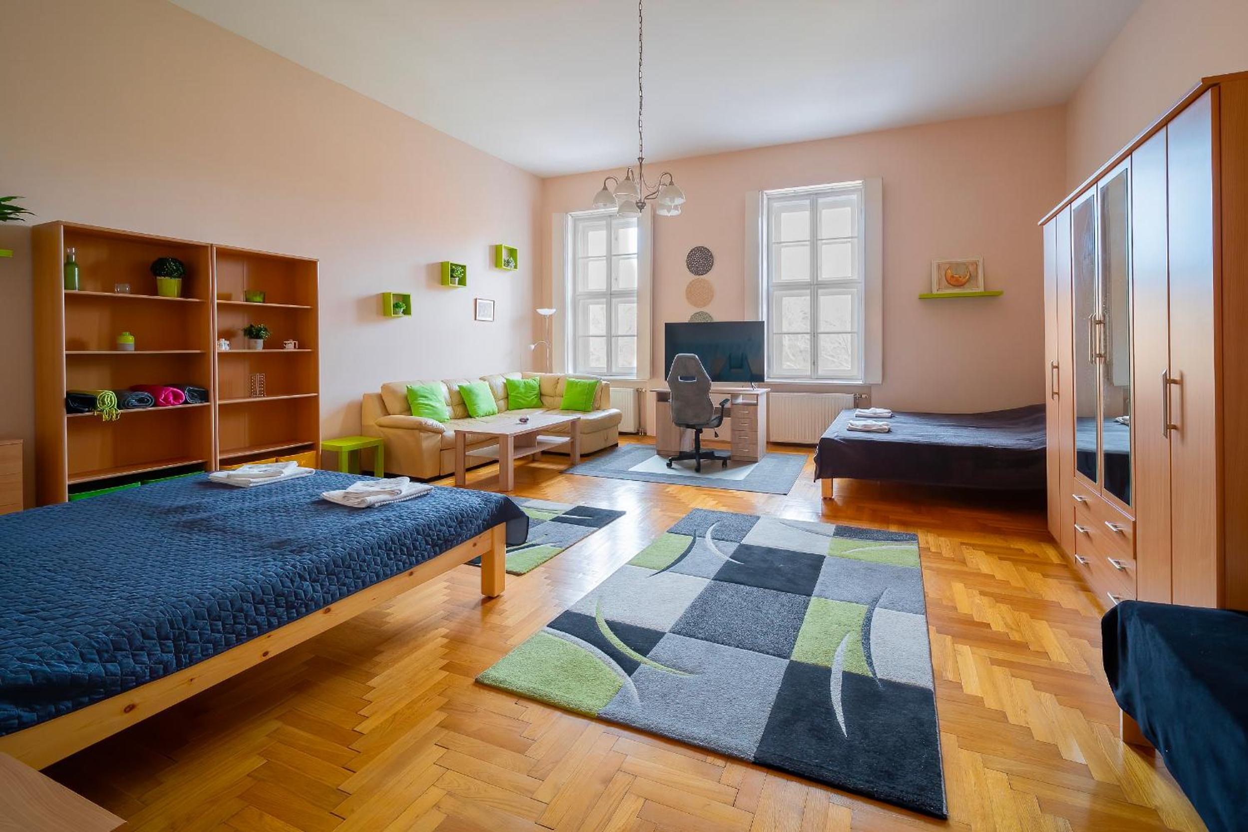 Family Room - Photo 7