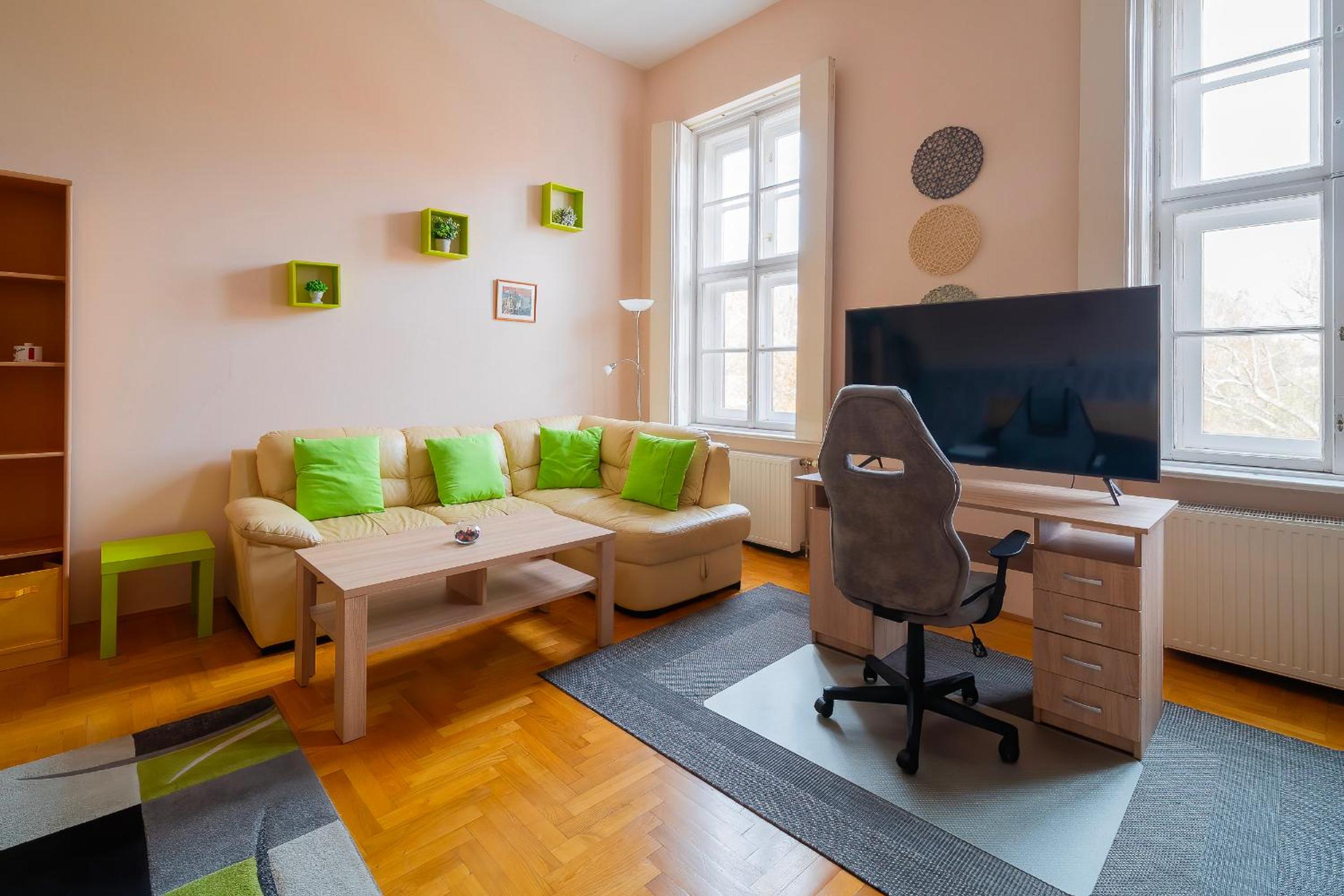 Family Room - Photo 8