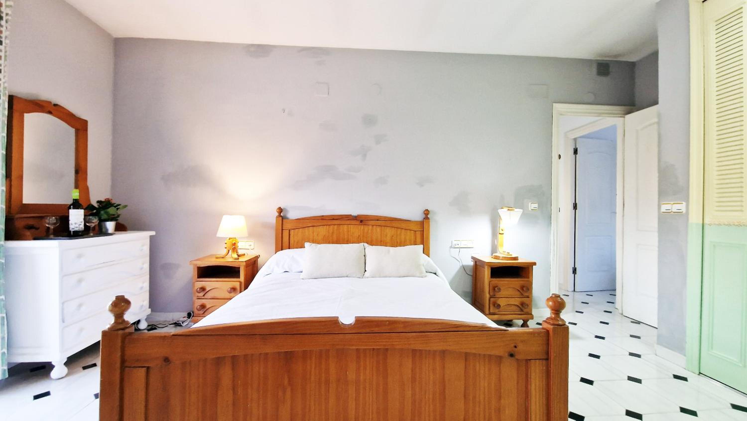 Quadruple Room with Private Bathroom photo 2