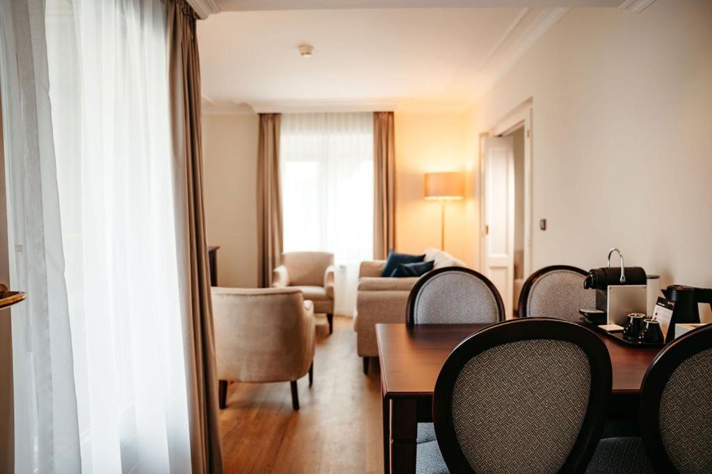 Executive Family Suite - Photo 5