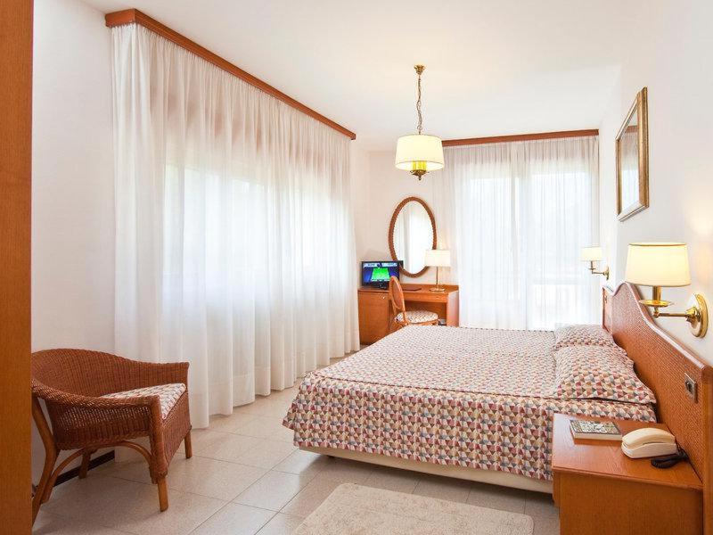 Double or Twin Room with Garden View photo 2