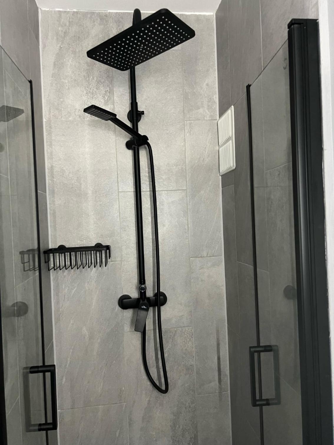 Double Room with Private Bathroom - Photo 4