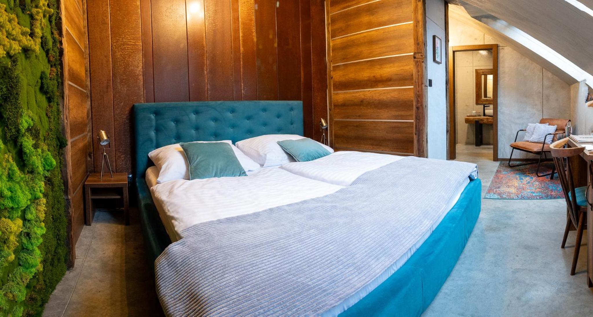 Double Room with Private Bathroom - Photo 14