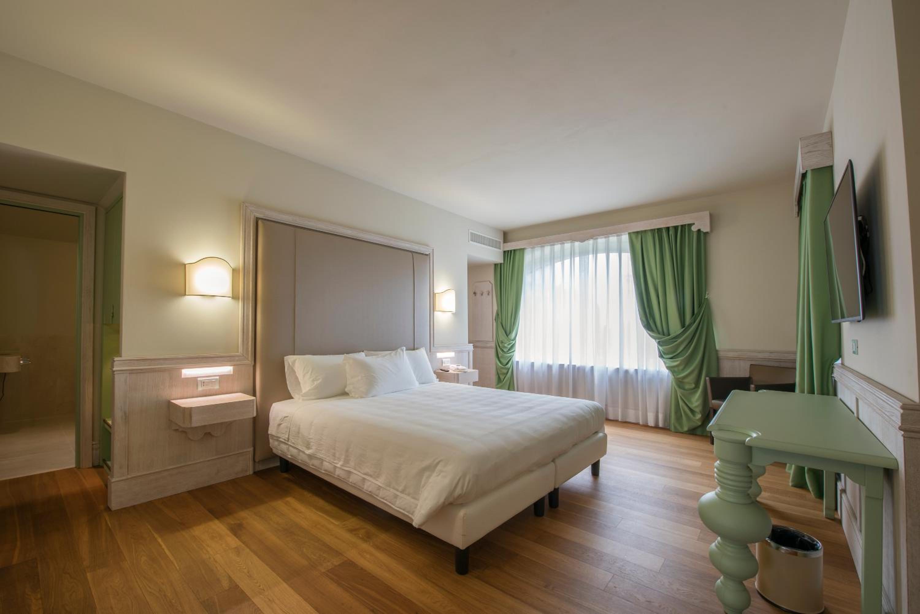 Classic Double or Twin Room with Garden View