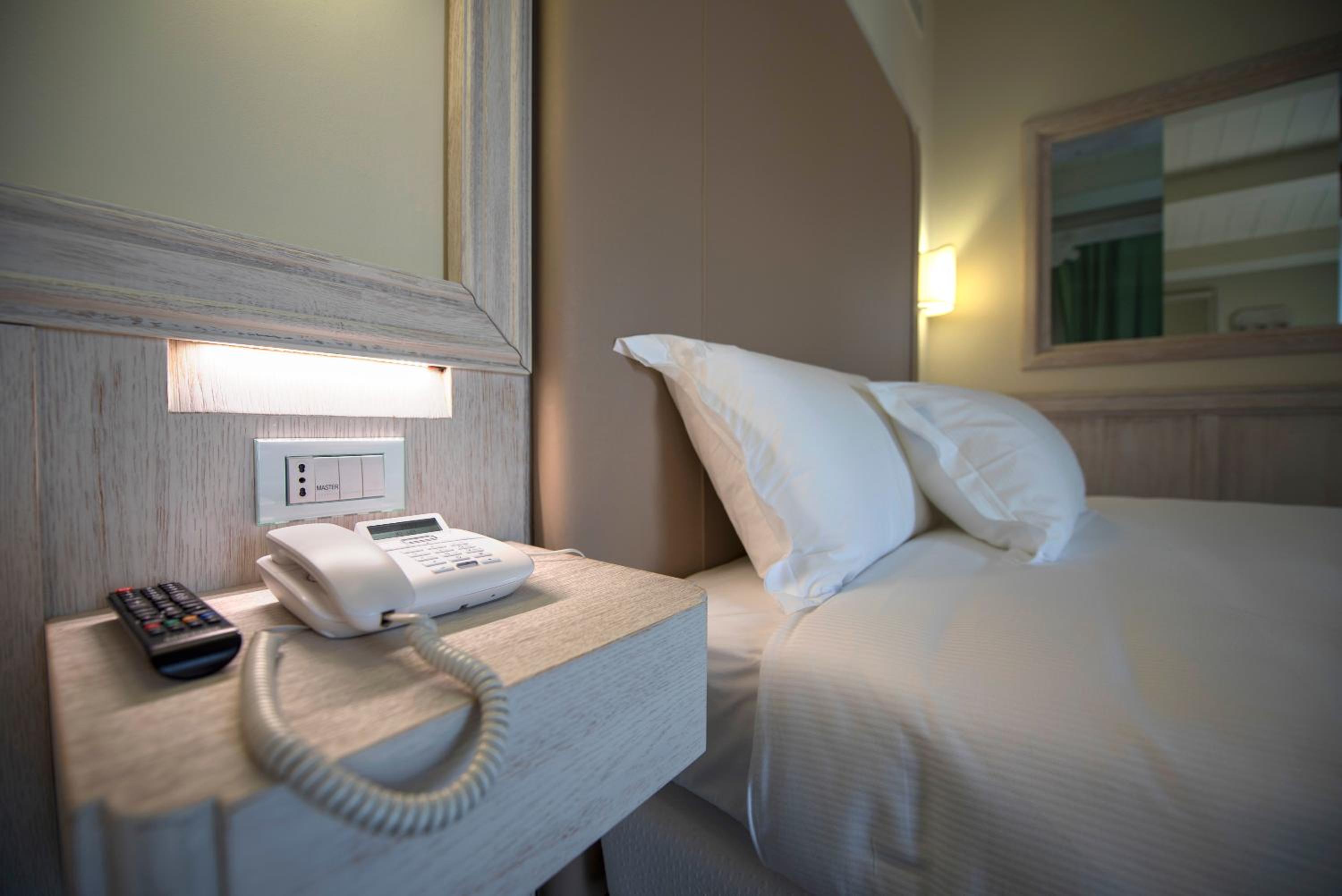Classic Double or Twin Room with Garden View photo 3