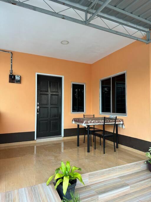 One-Bedroom House photo 1