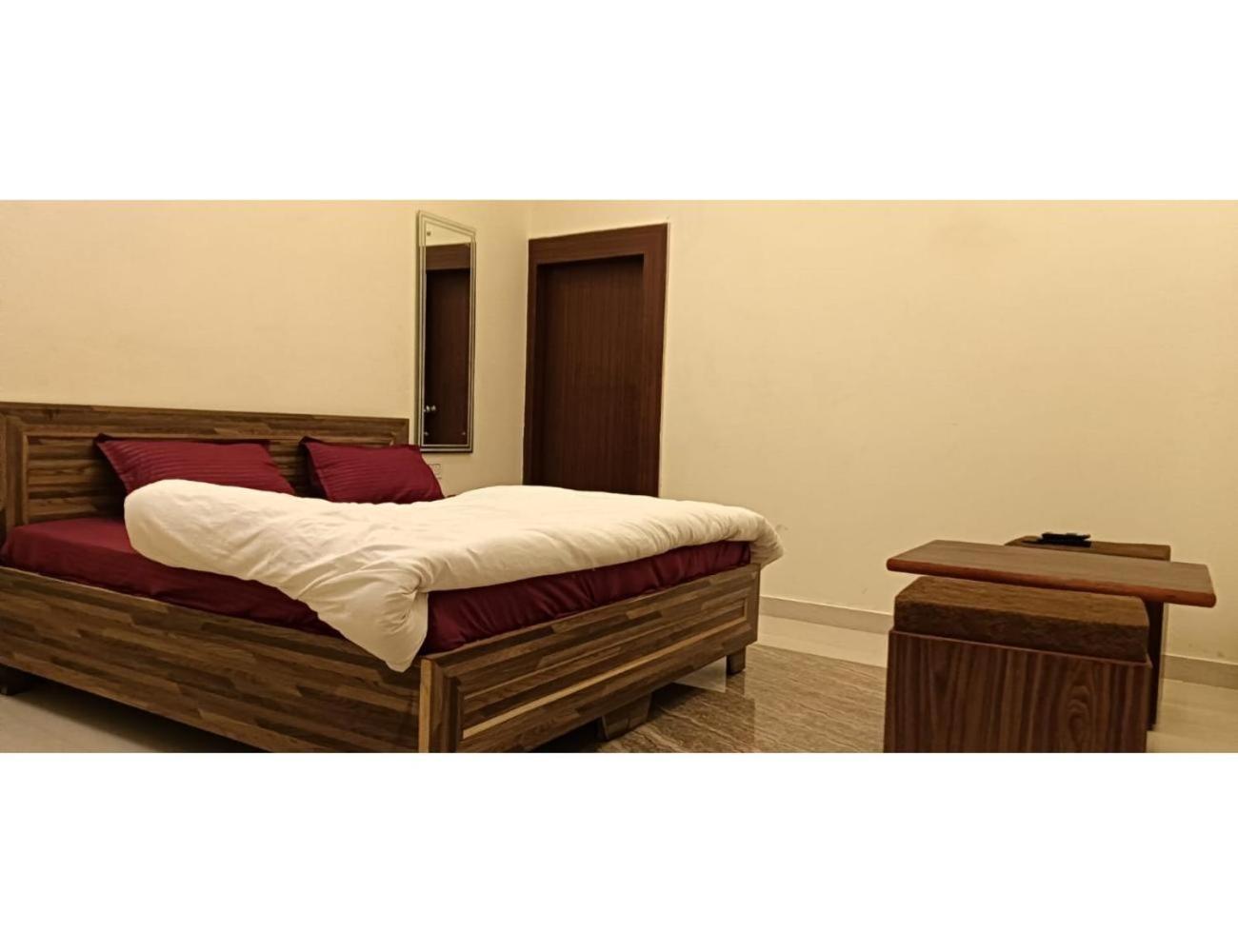 Deluxe King Room photo 1