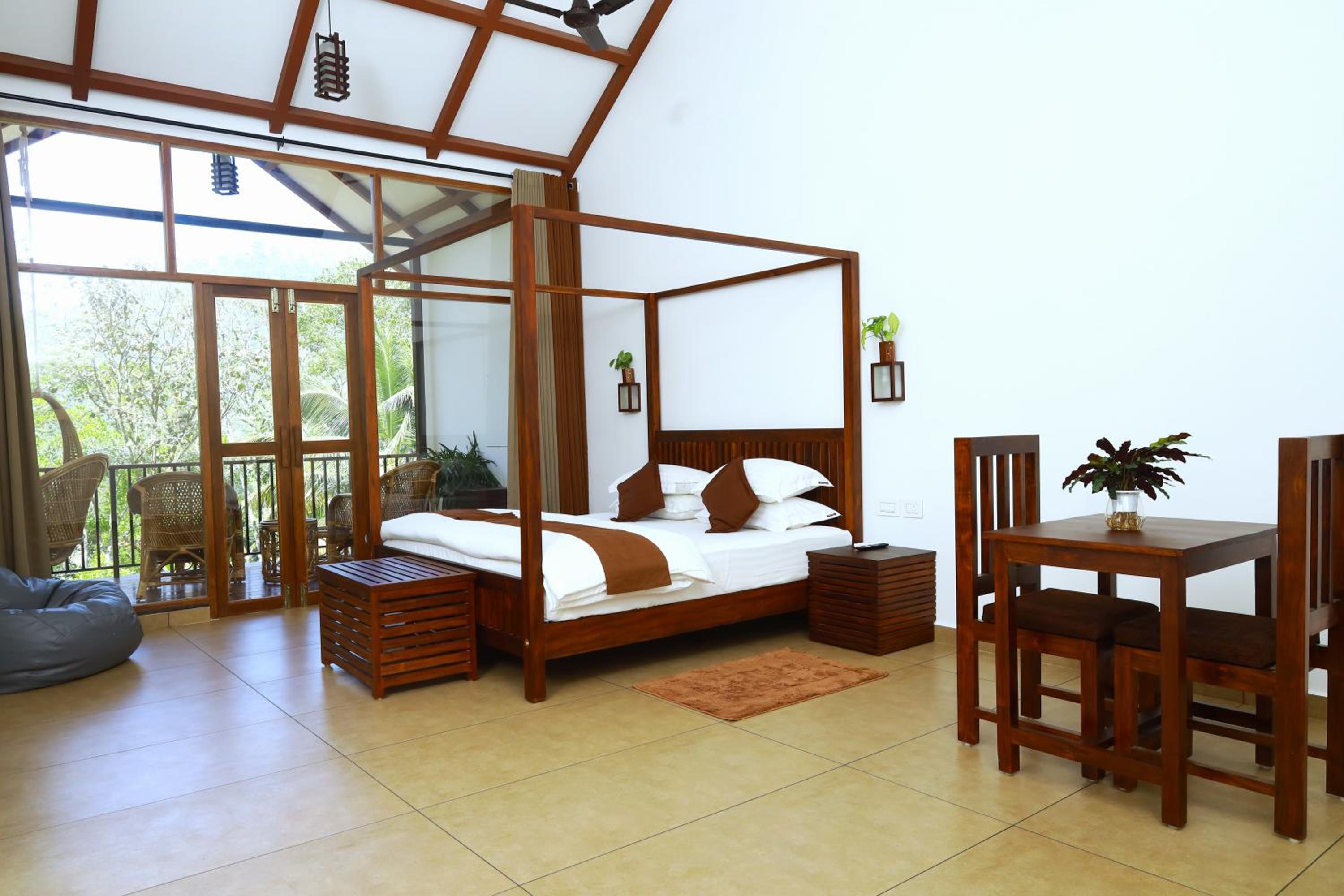 Deluxe Premium King Room with Balcony photo 1