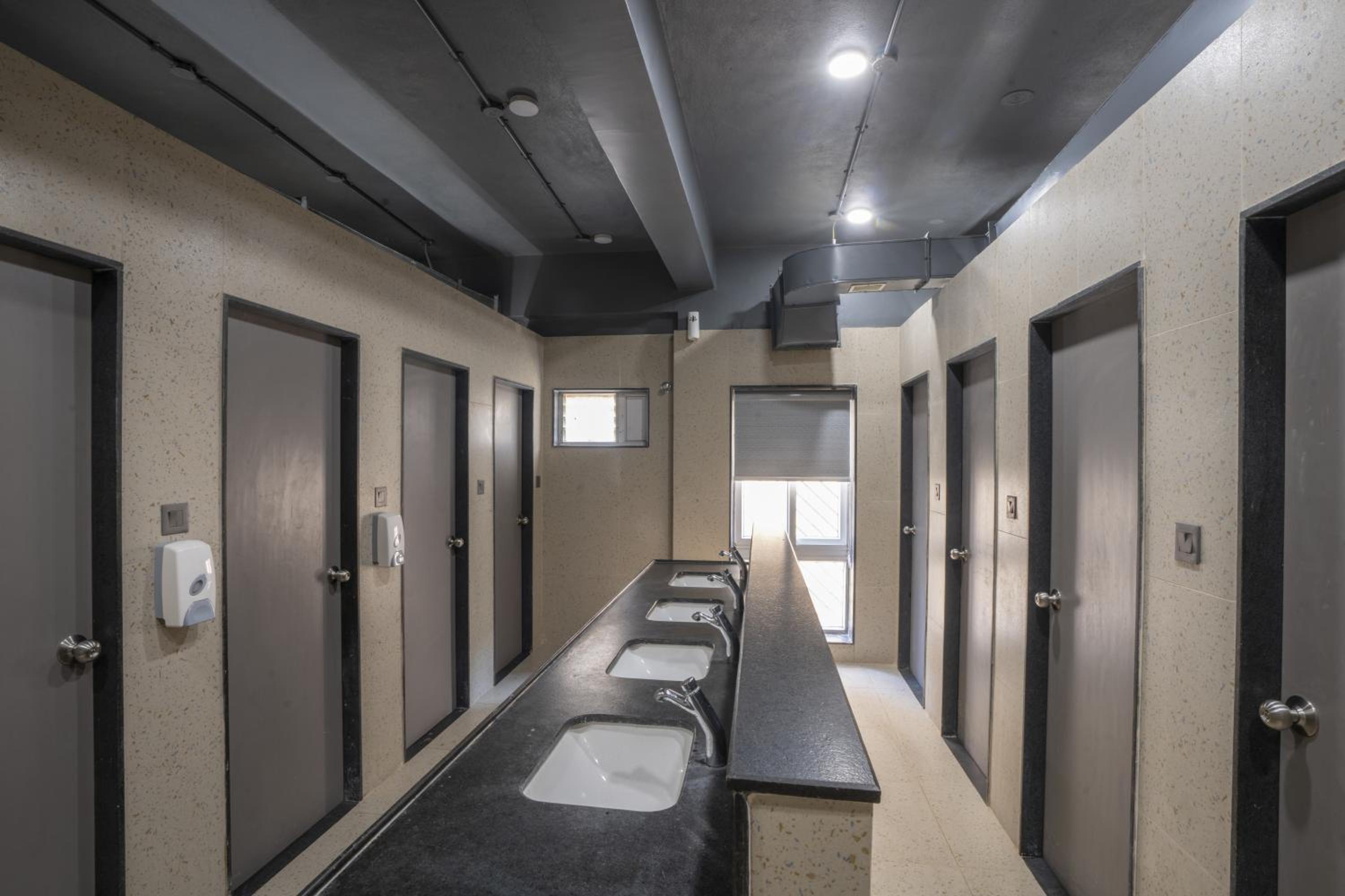 8-Bed Male Dormitory Room photo 3