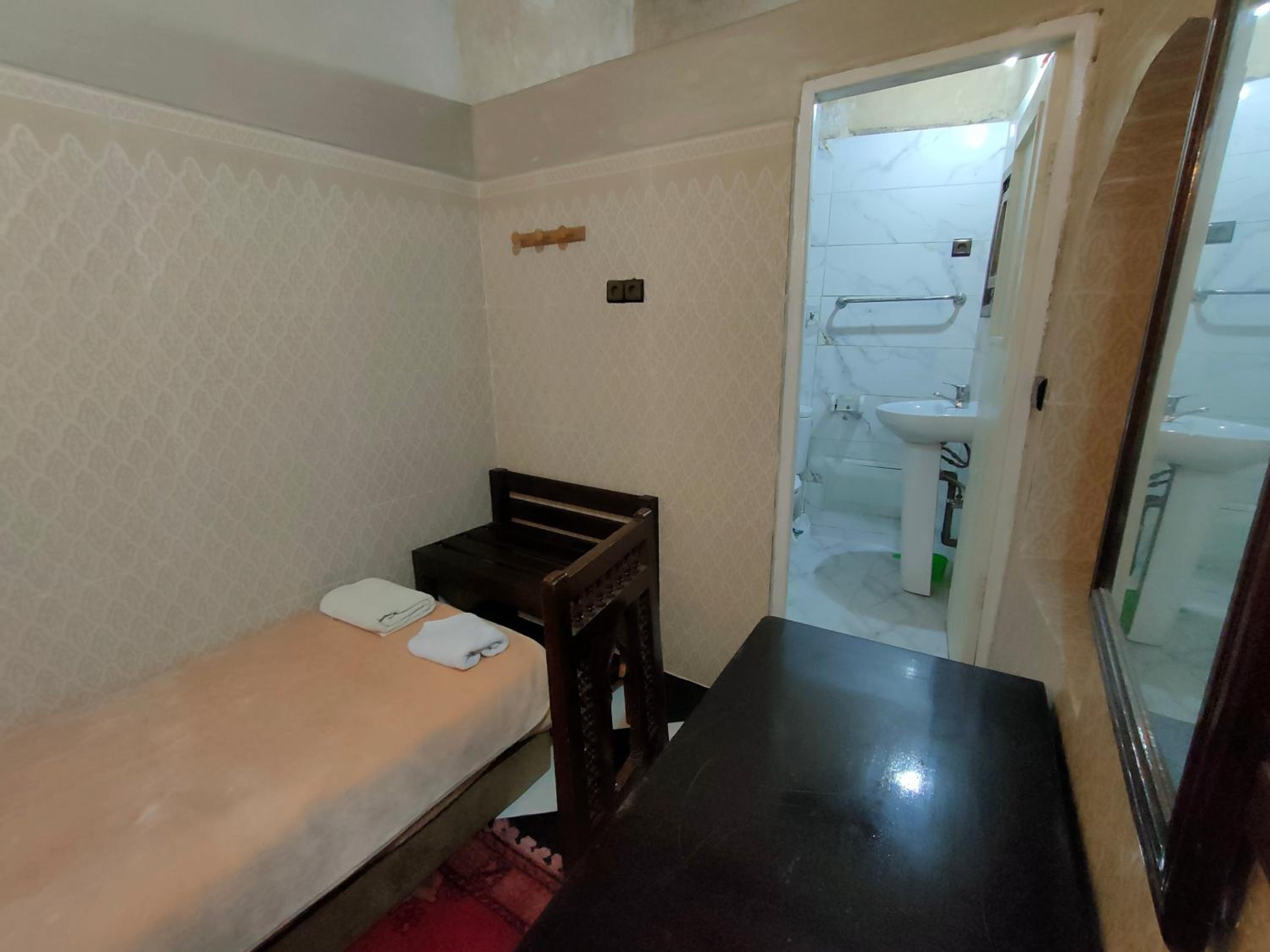 Single Room with Private Bathroom photo 1