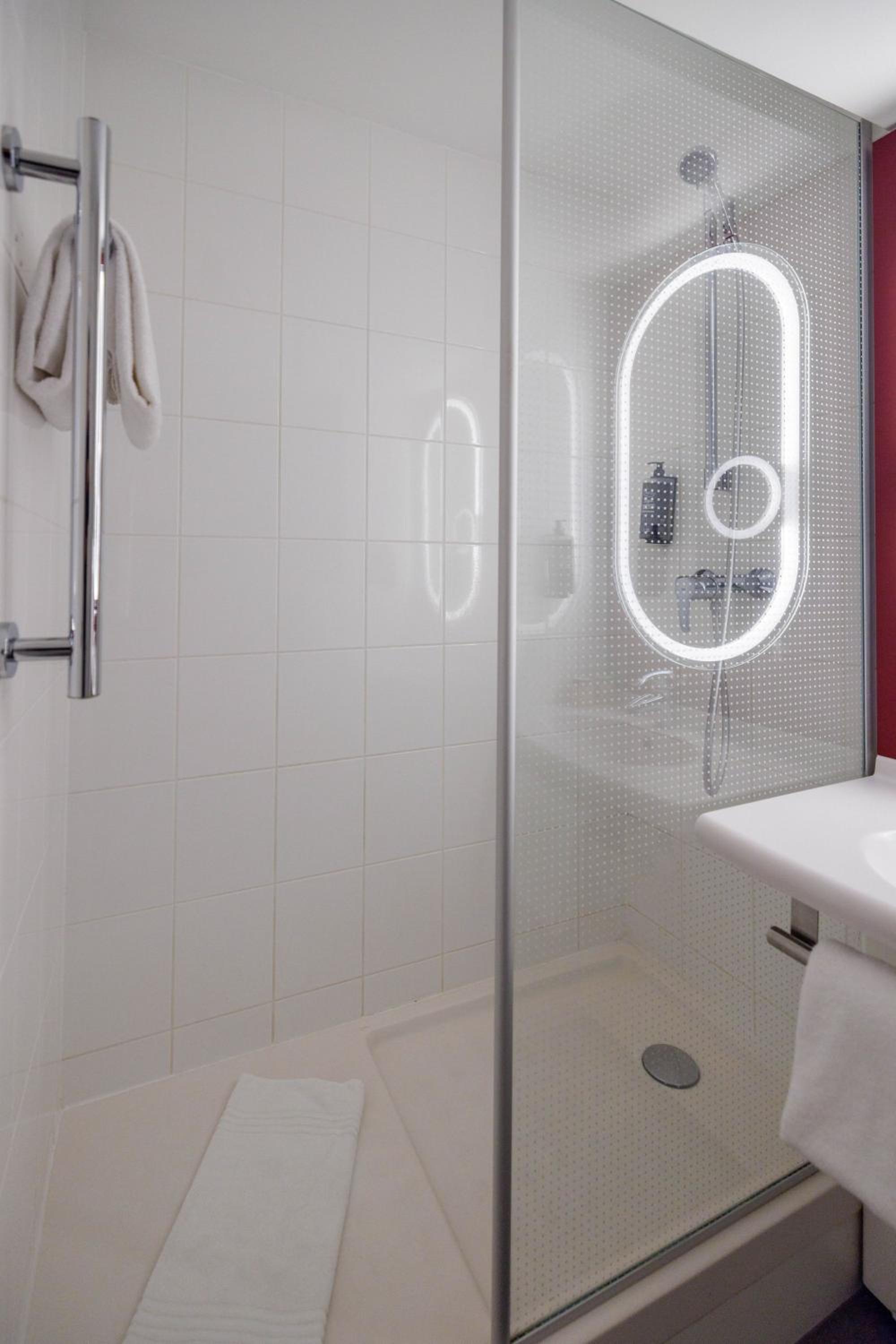 Standard Twin Room - Photo 2