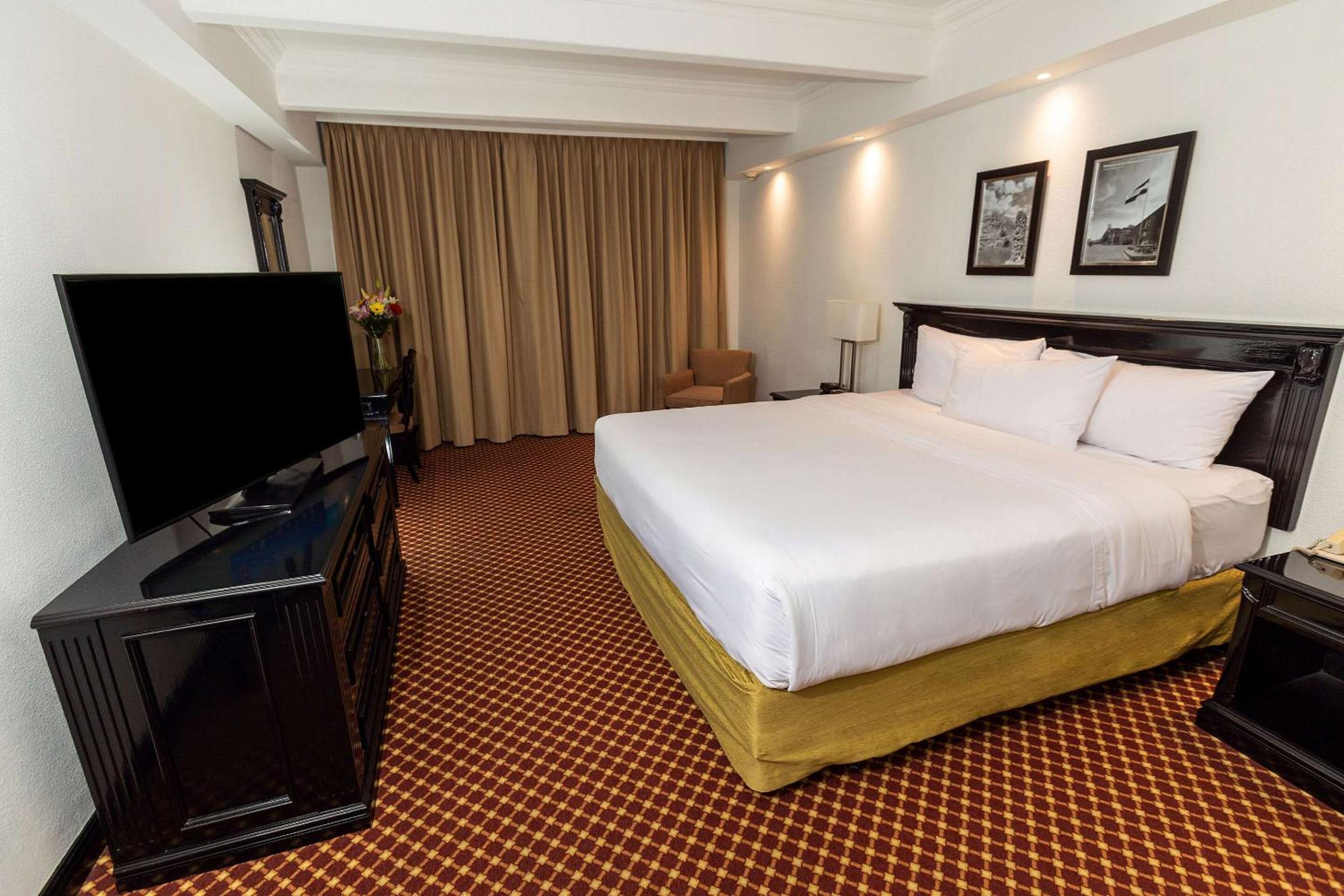 Standard King Room - Photo 5