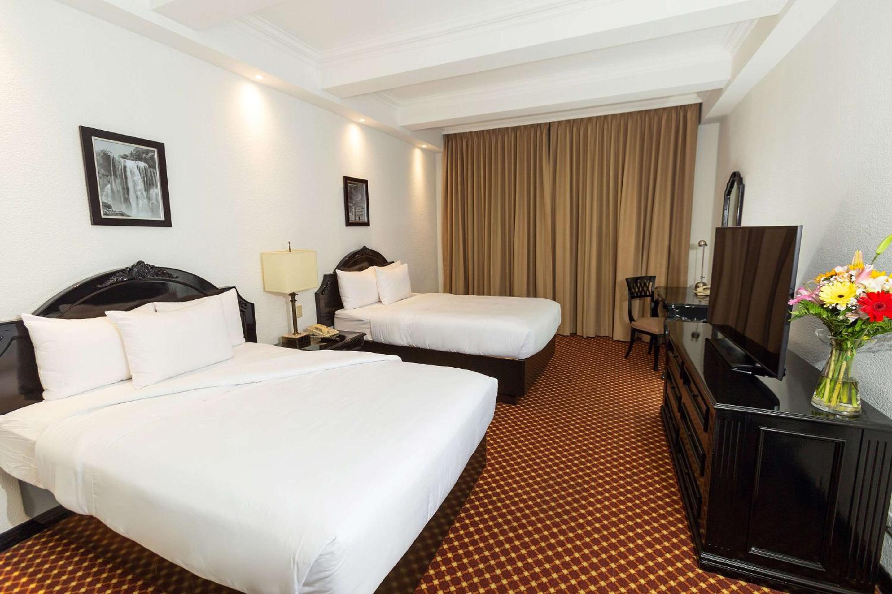 Standard Double Room - Photo 7