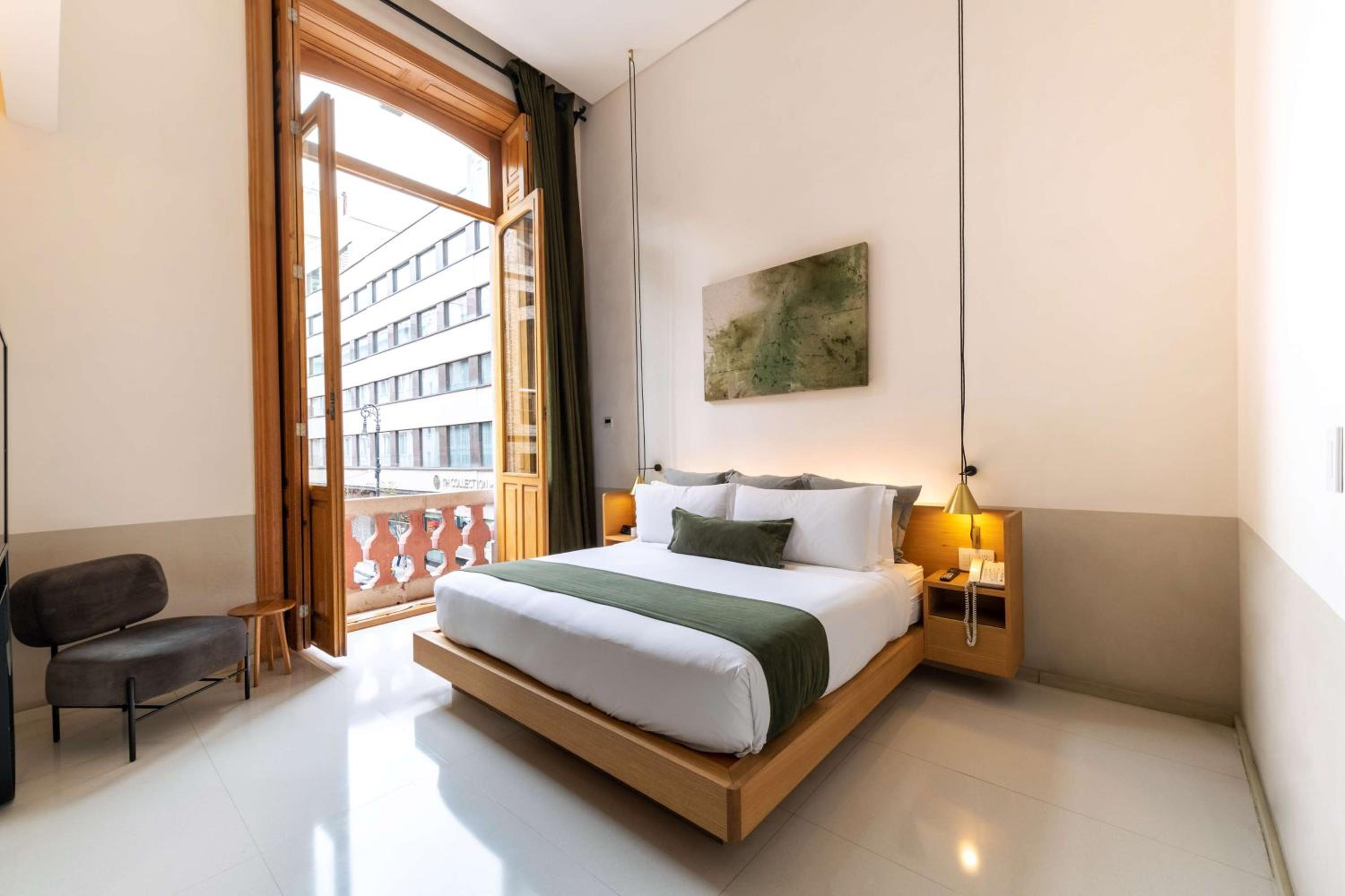 One-Bedroom King Suite with Juliet Balcony - Photo 6
