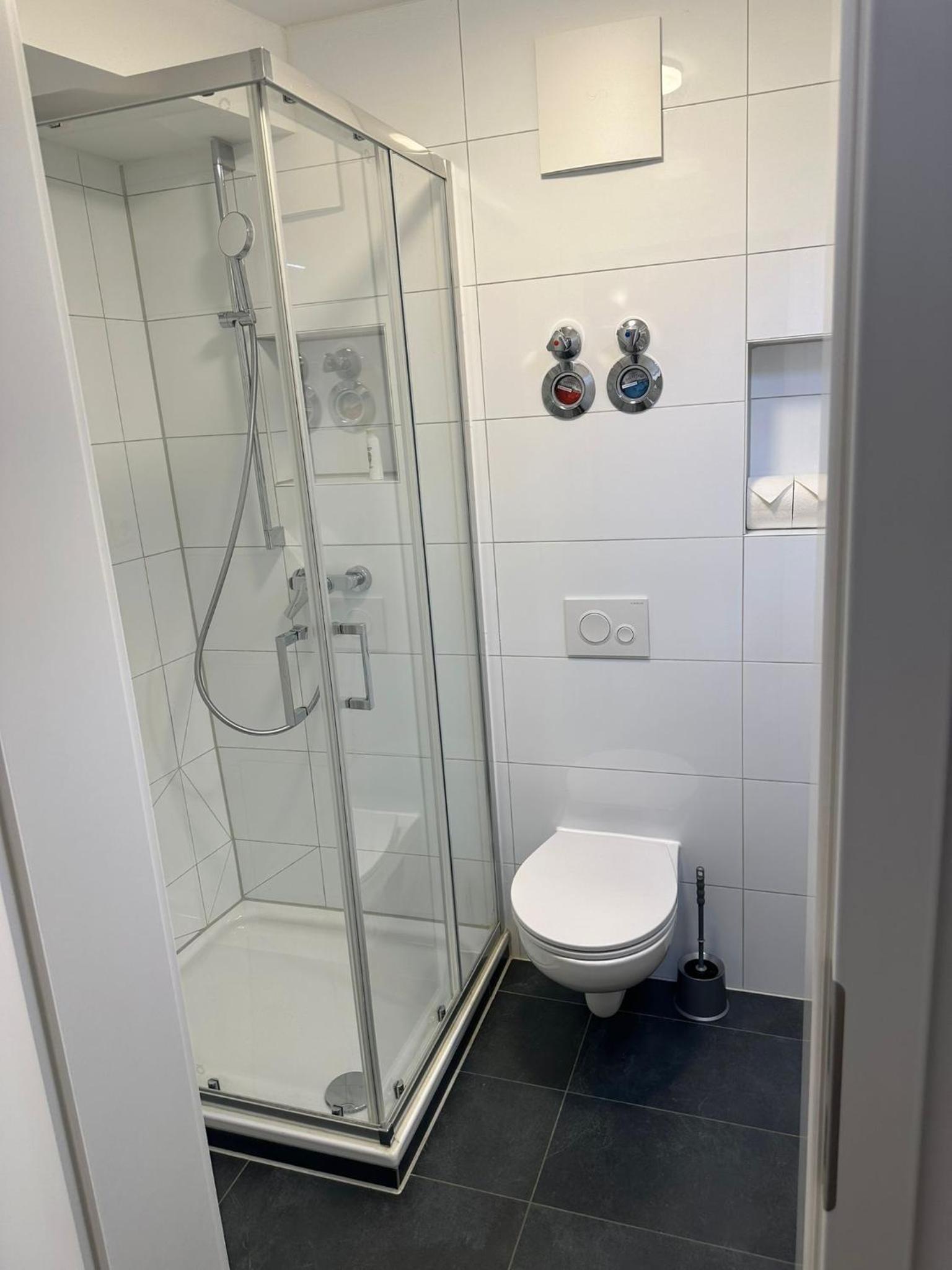 Budget Twin Room photo 3