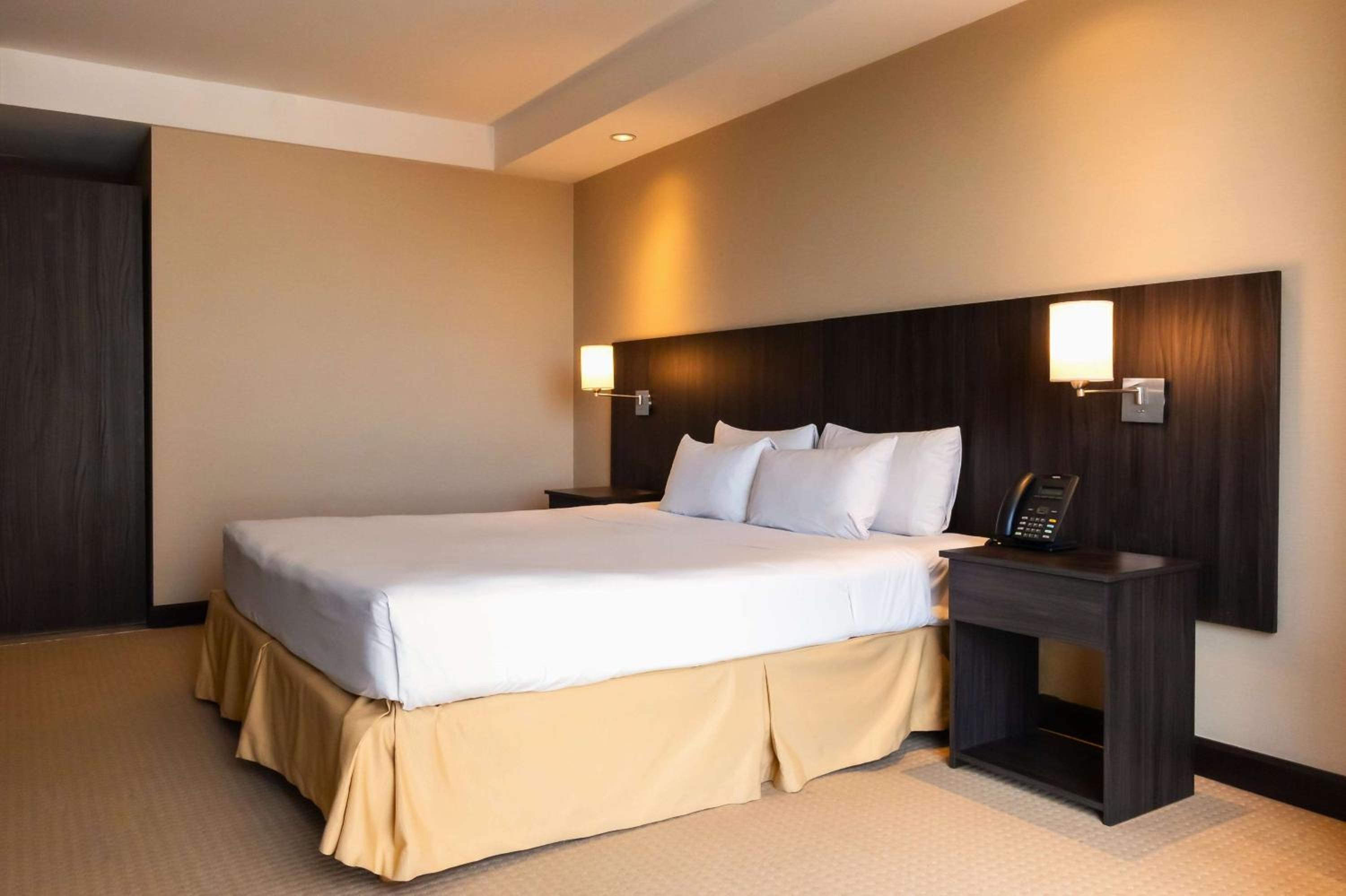 Executive King Room with Mountain View