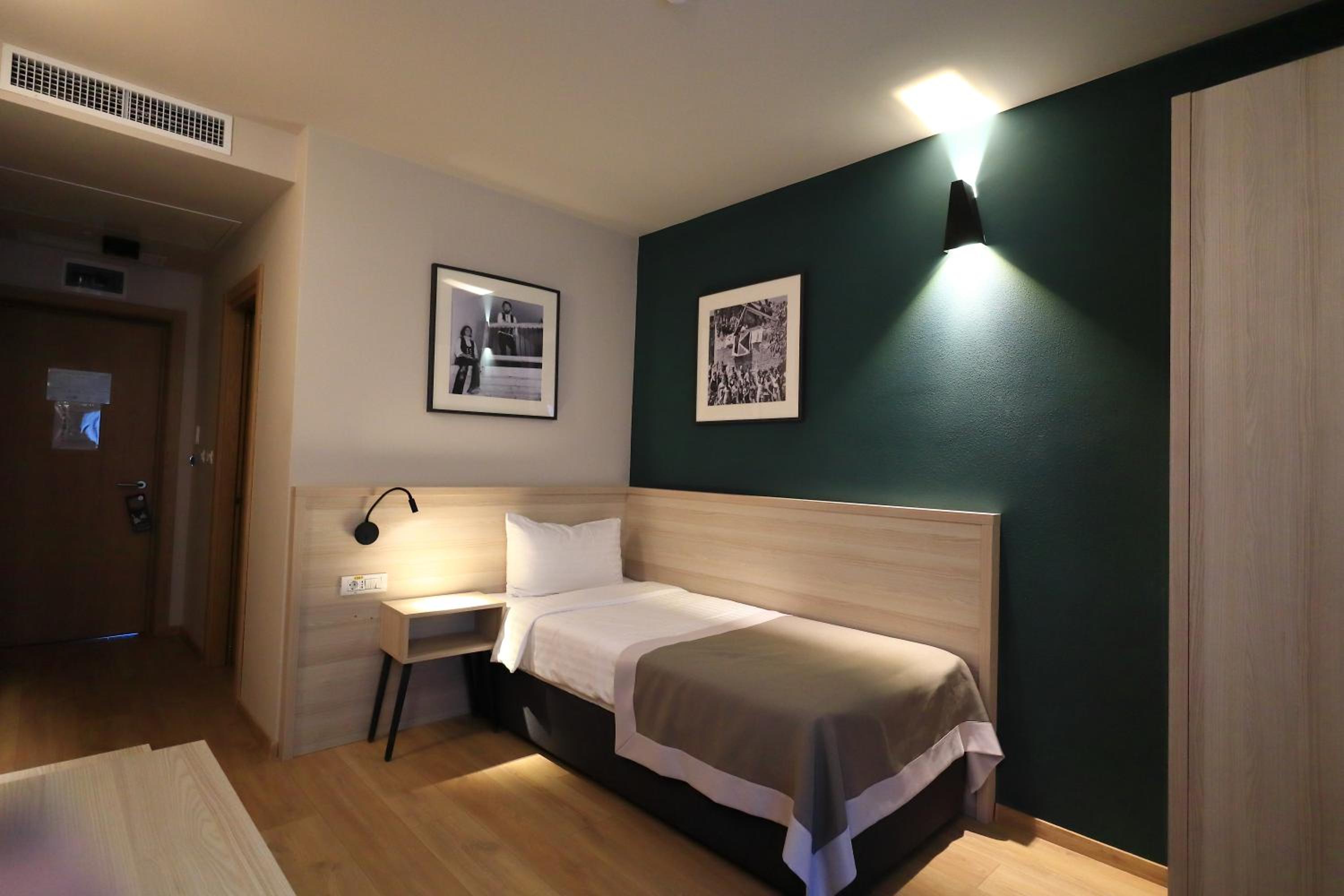 Single Room photo 3