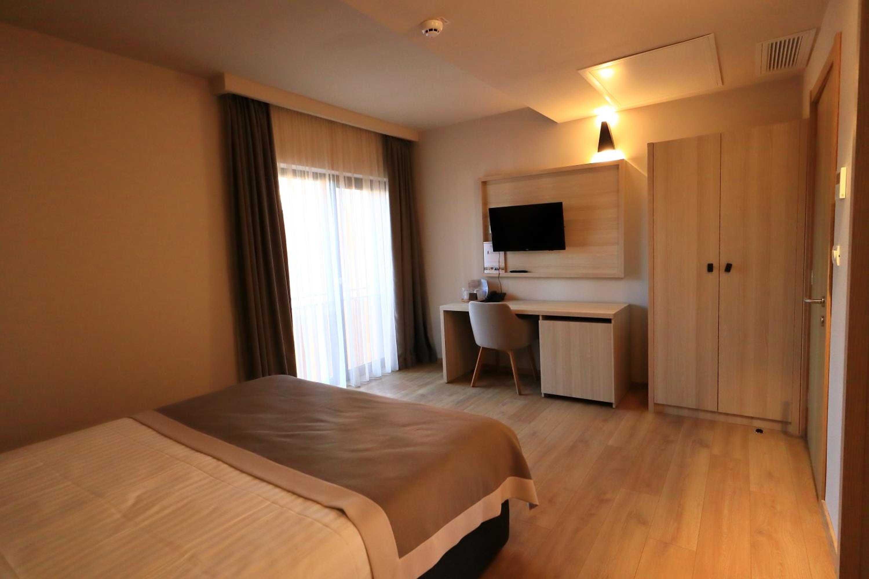 Deluxe Double Room photo 2