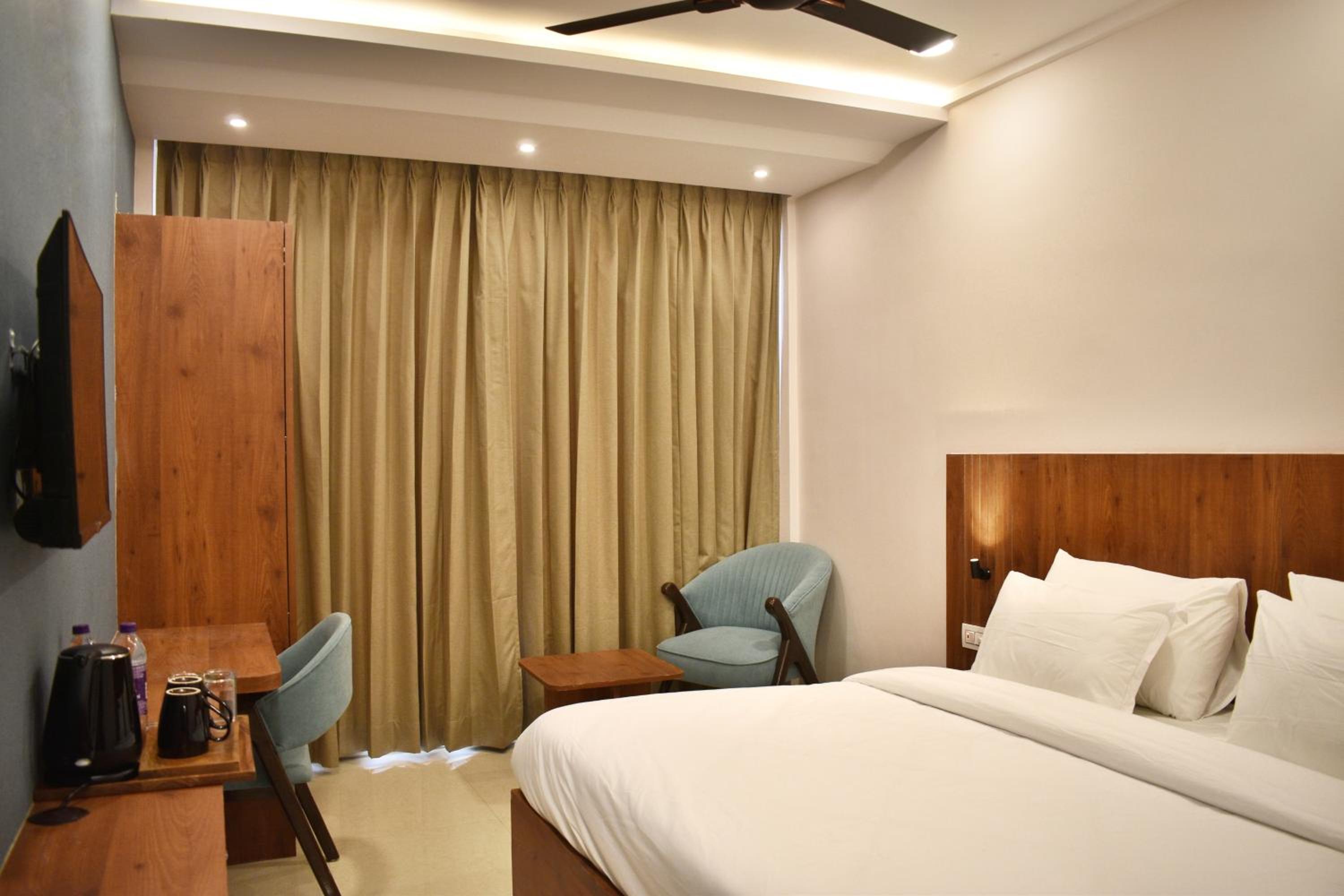 Deluxe Double Room with Balcony