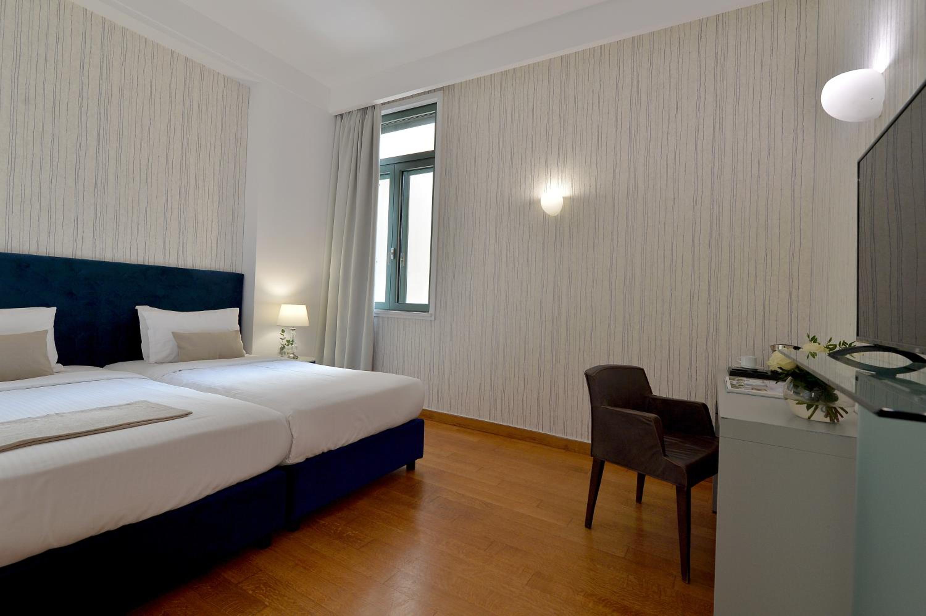 Classic Double Room thumbnail 5