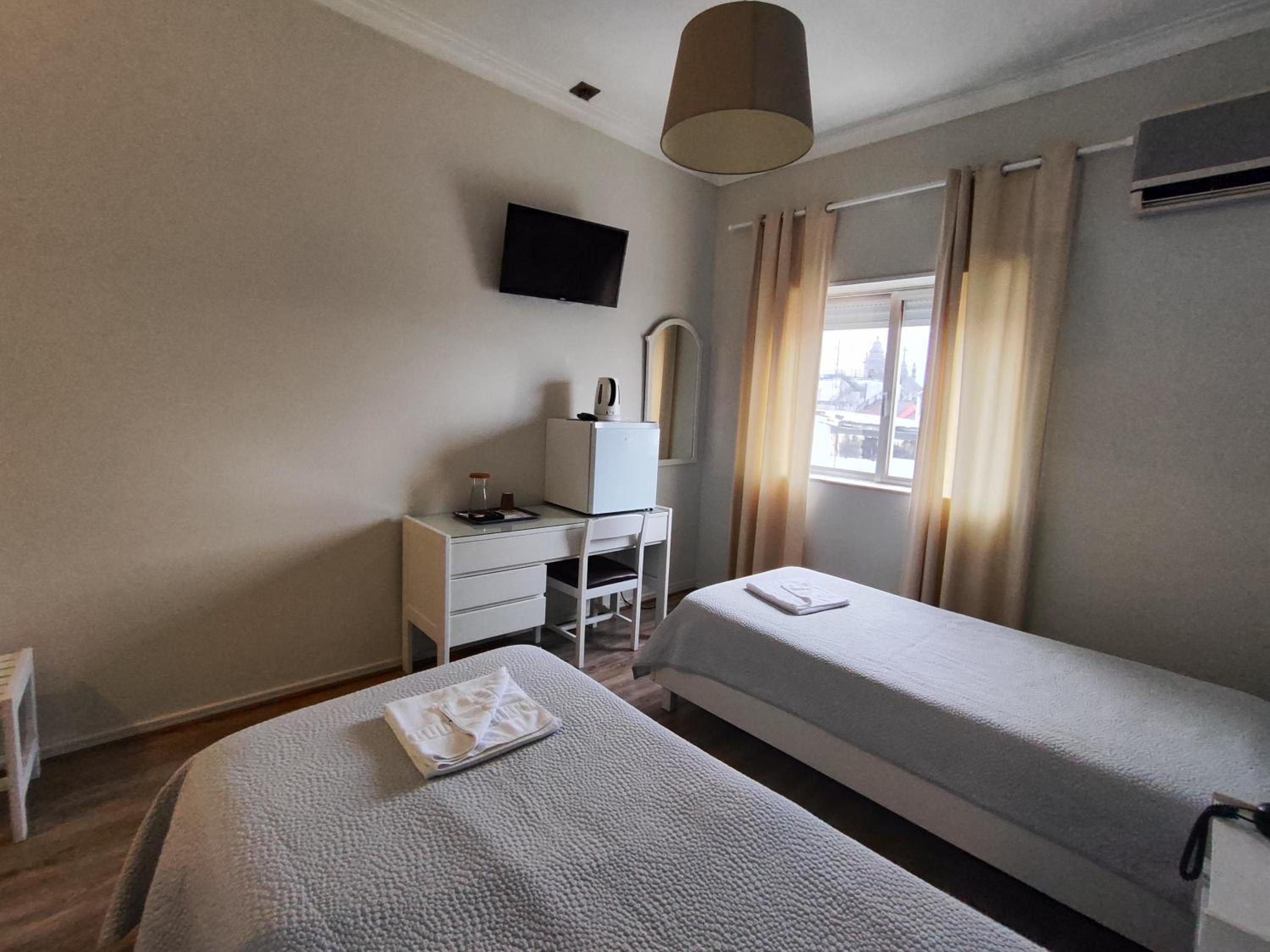 Twin Room - Photo 2