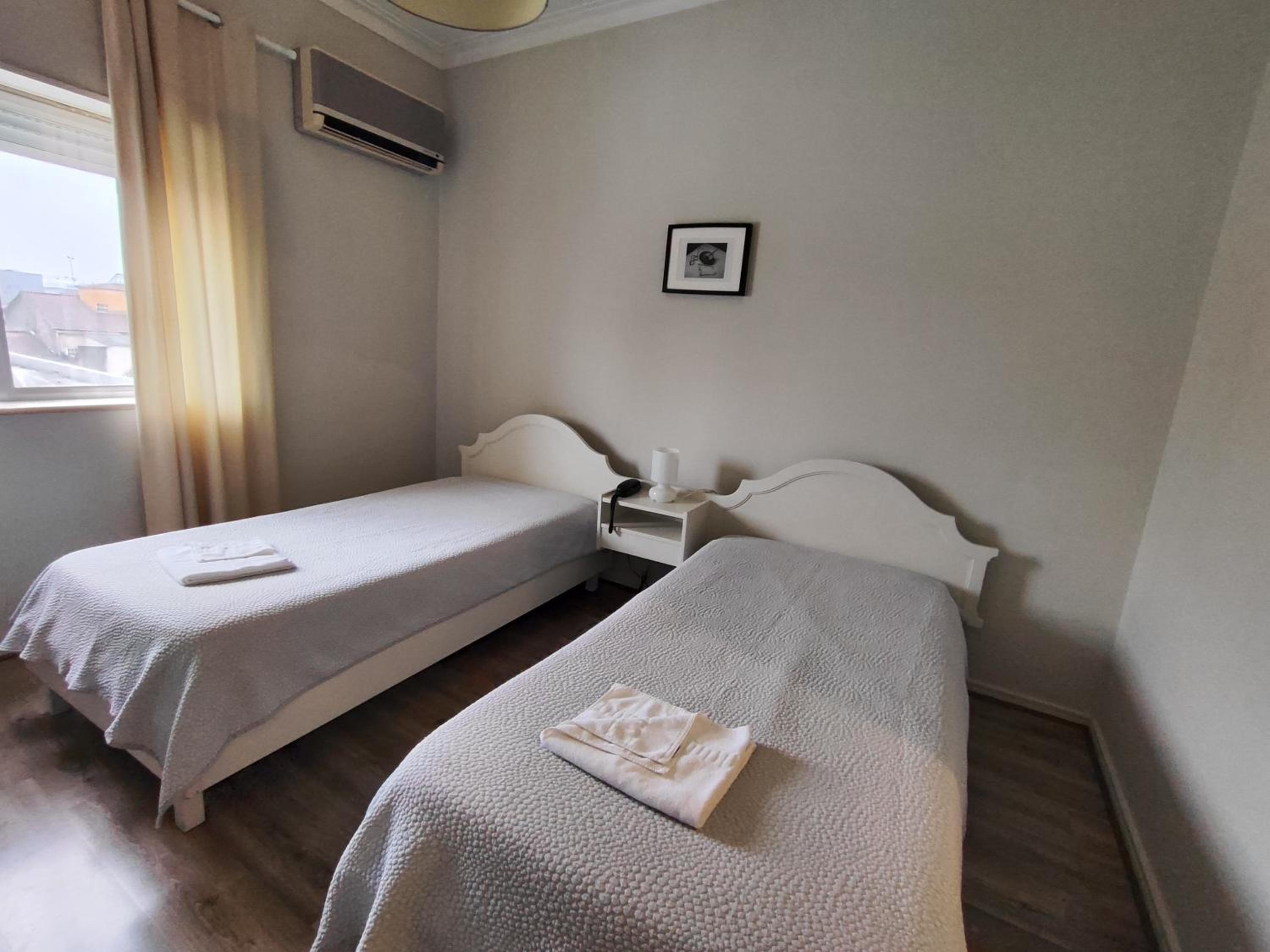 Twin Room - Photo 3