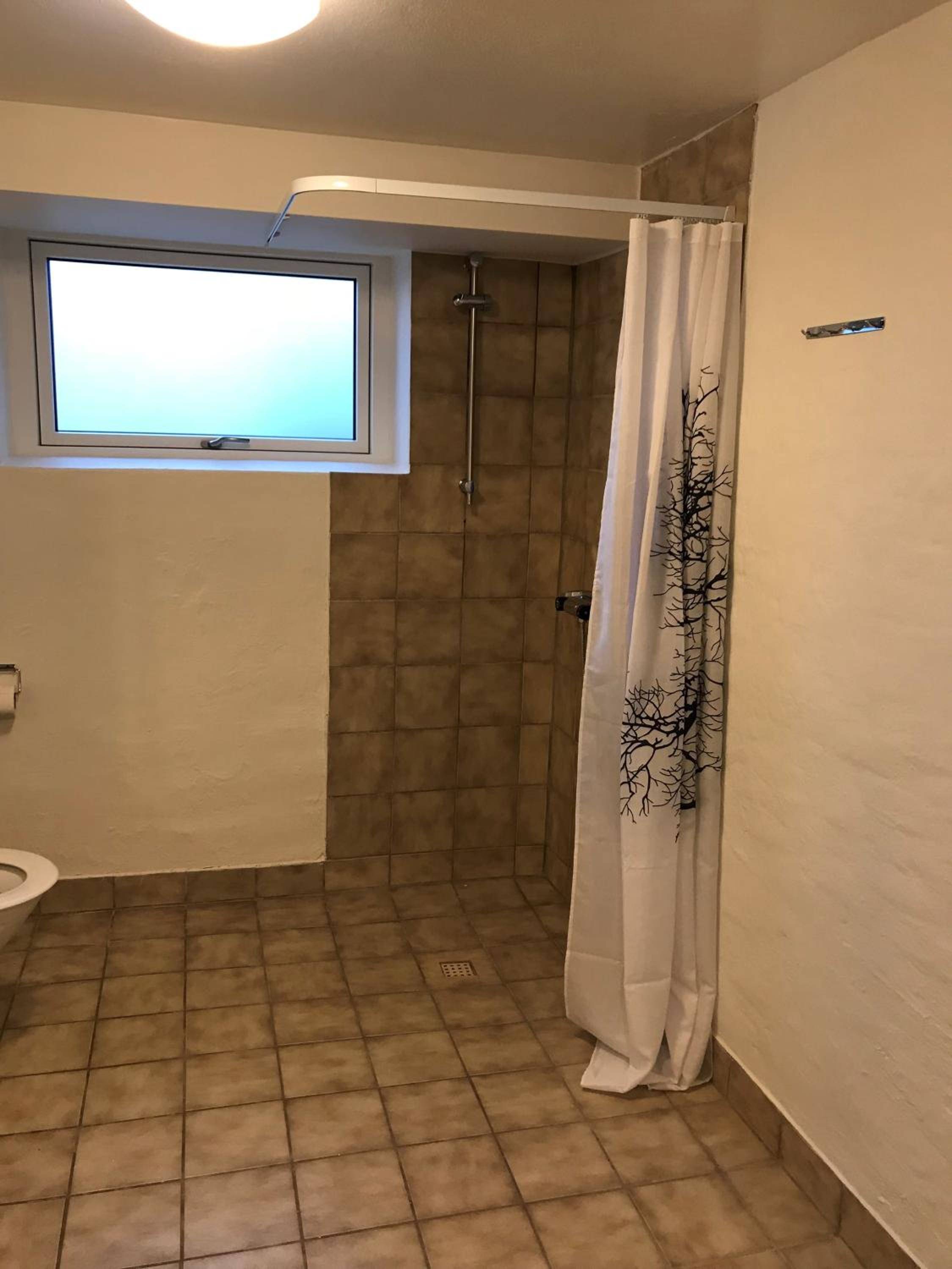 Double Room with Shared Bathroom photo 3