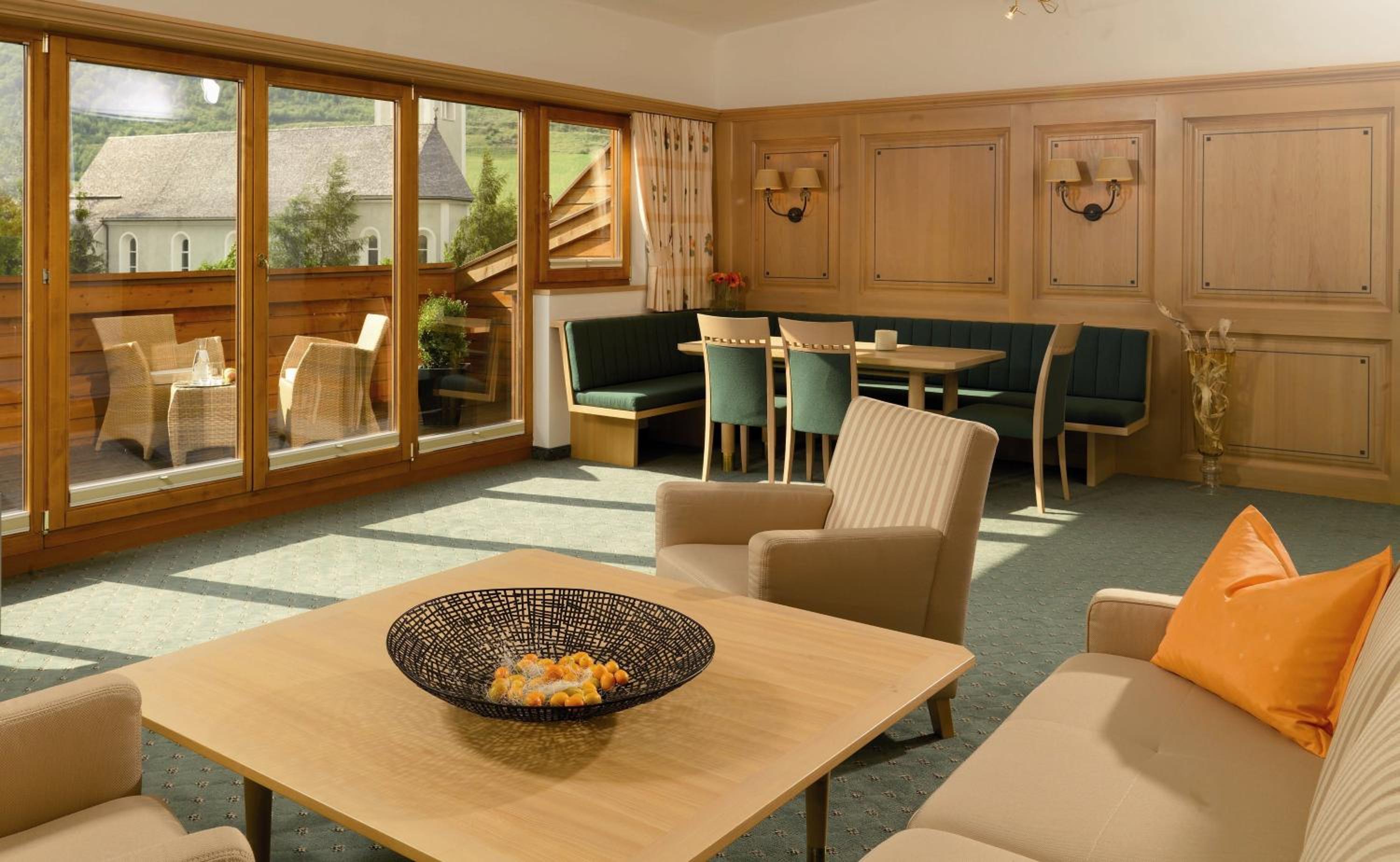Presidential Suite with Mountain View photo 2