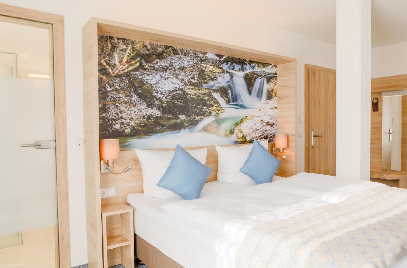 Deluxe Double Room with Balcony - Photo 1