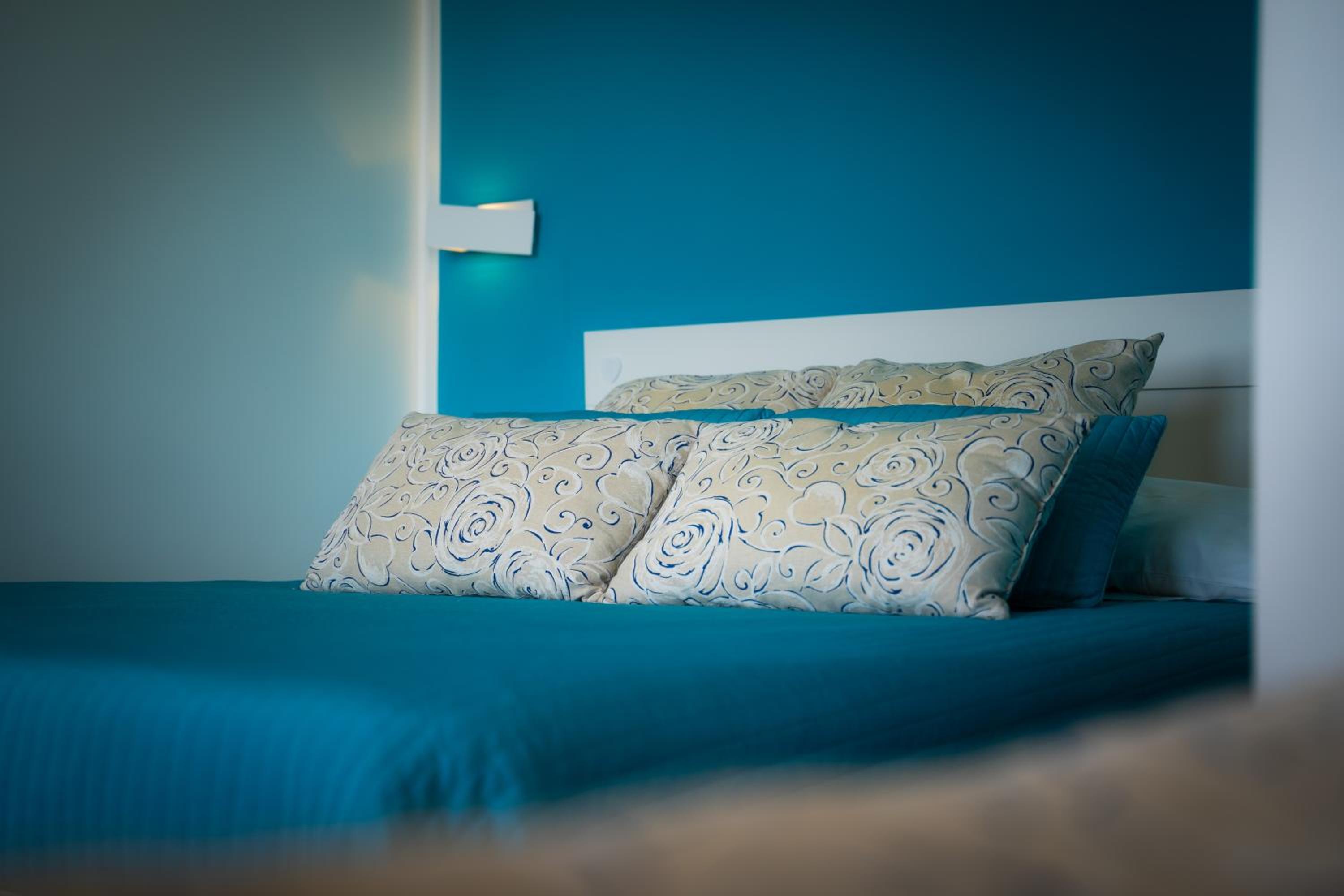 Queen Room with Sea View - Photo 12