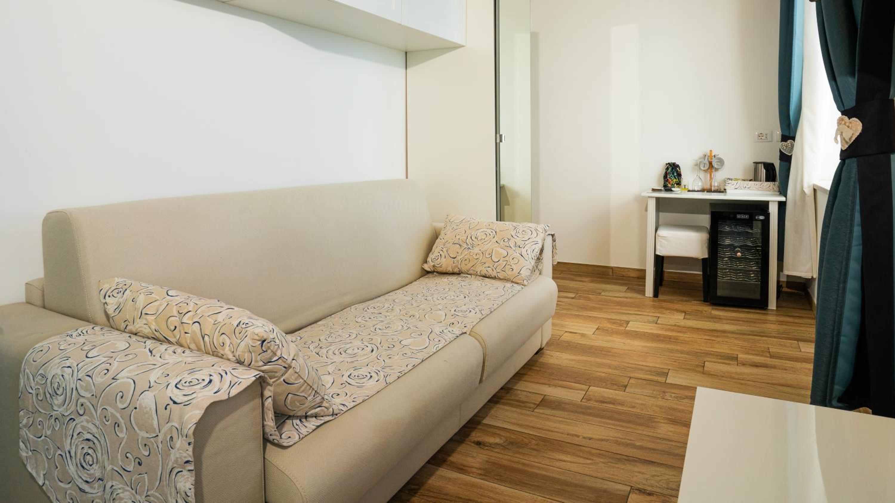 Queen Room with Sea View - Photo 17