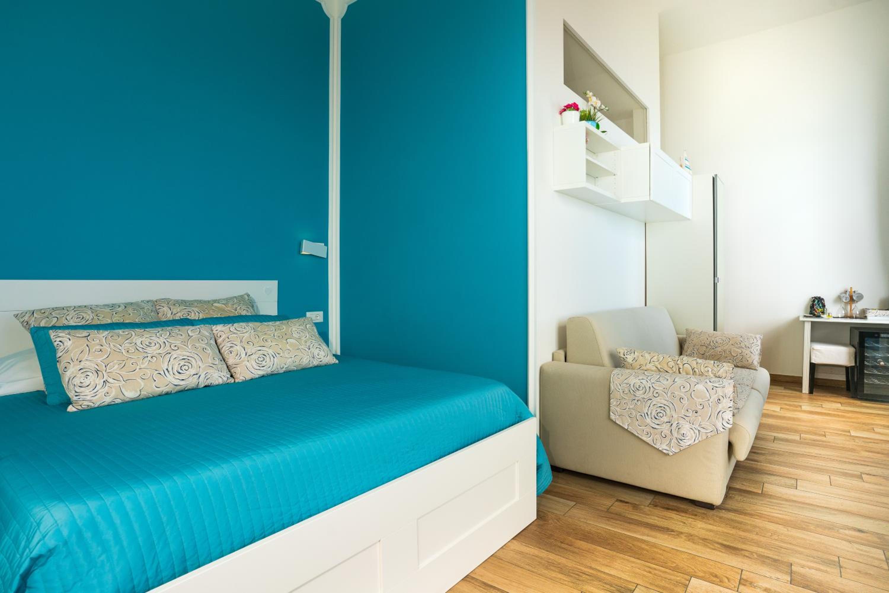 Queen Room with Sea View - Photo 15