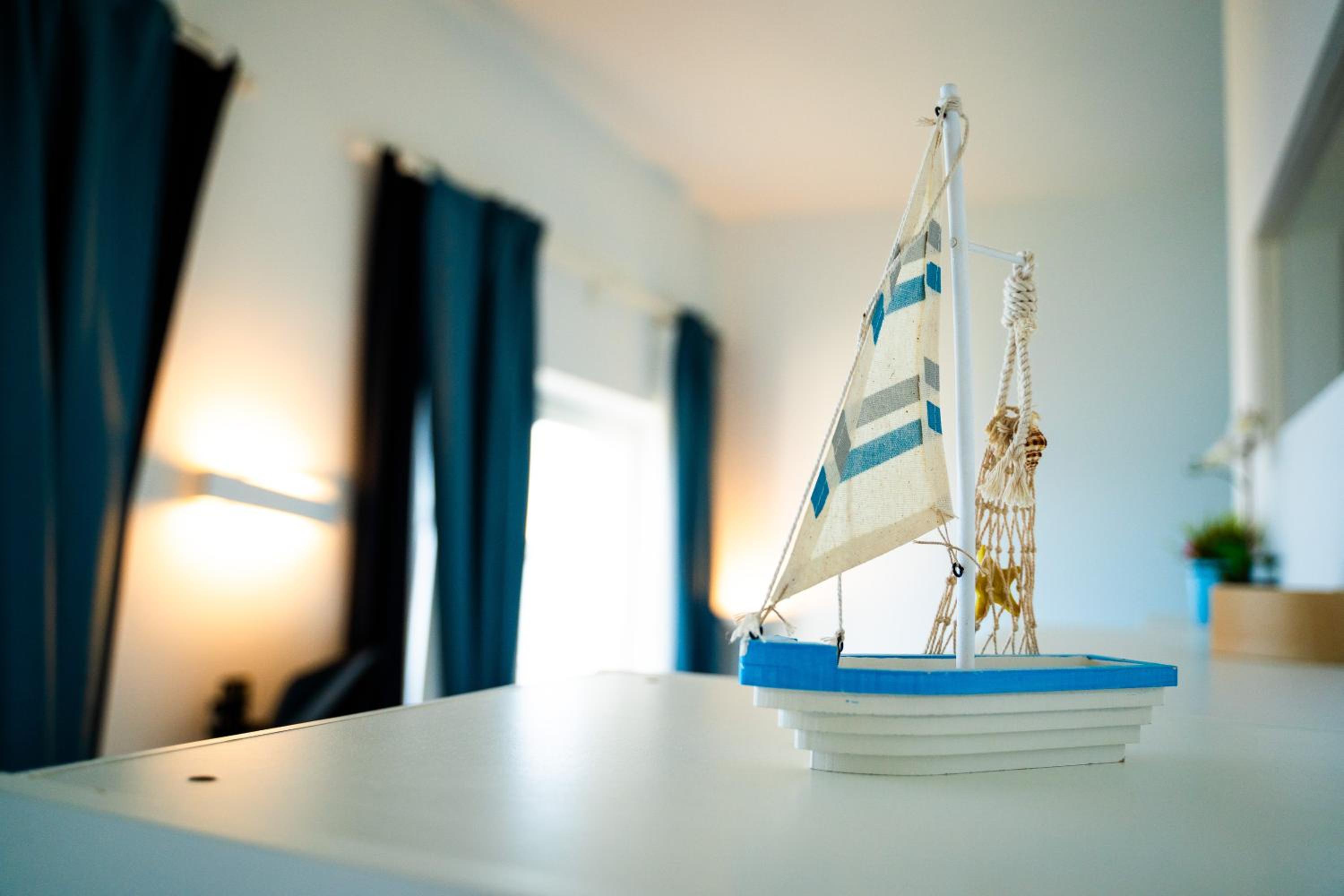 Queen Room with Sea View - Photo 11
