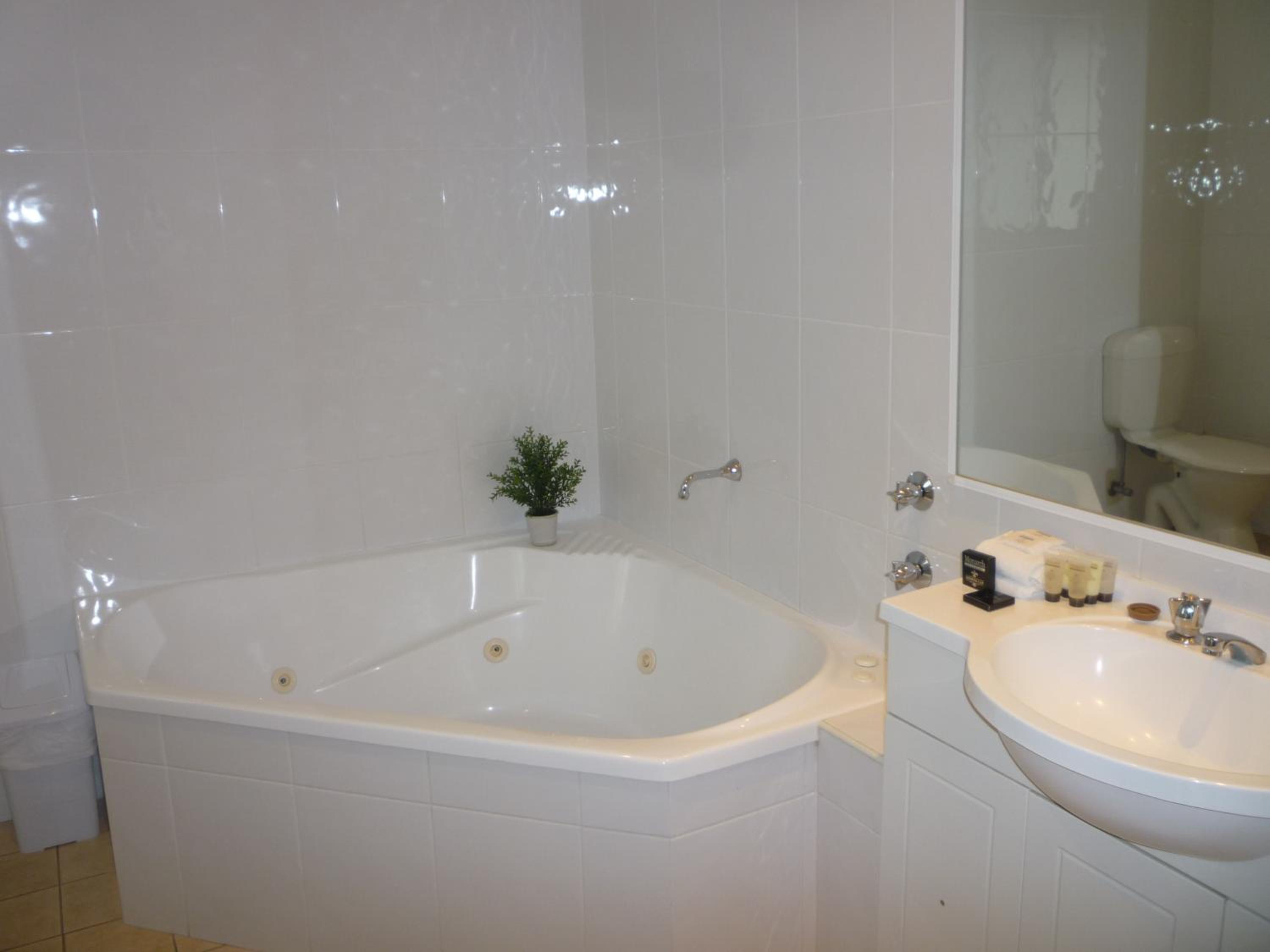 King Spa Room - Photo 5