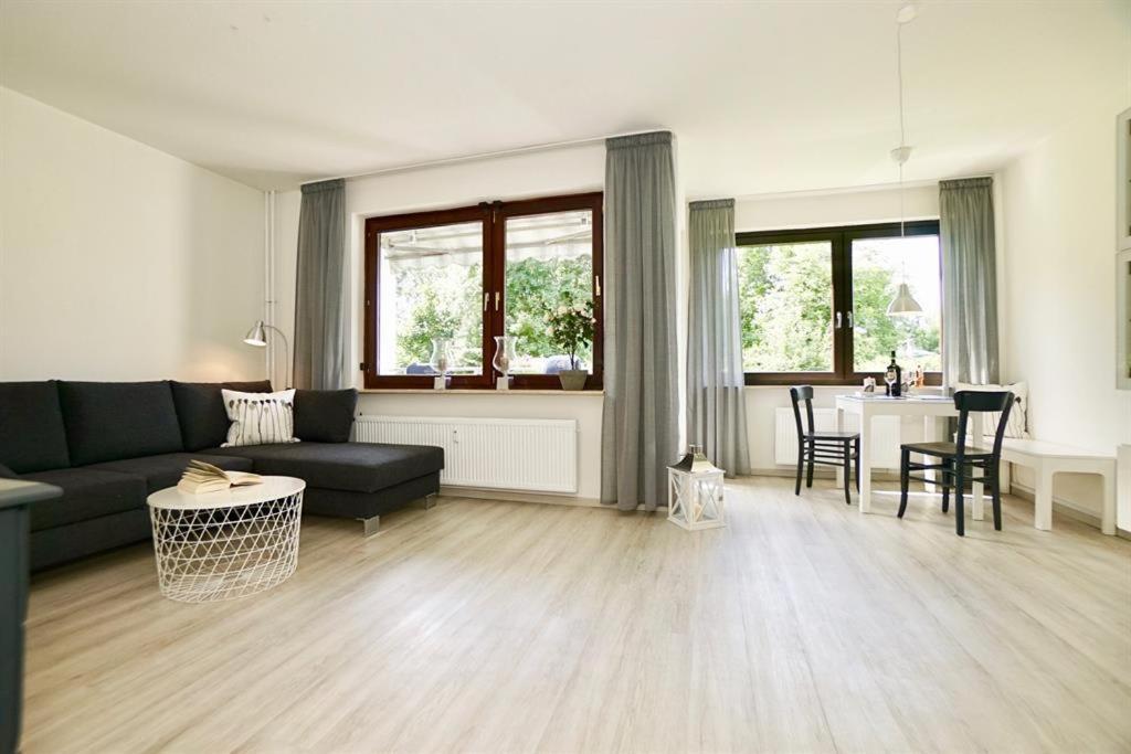 One-Bedroom Apartment with Shower photo 1