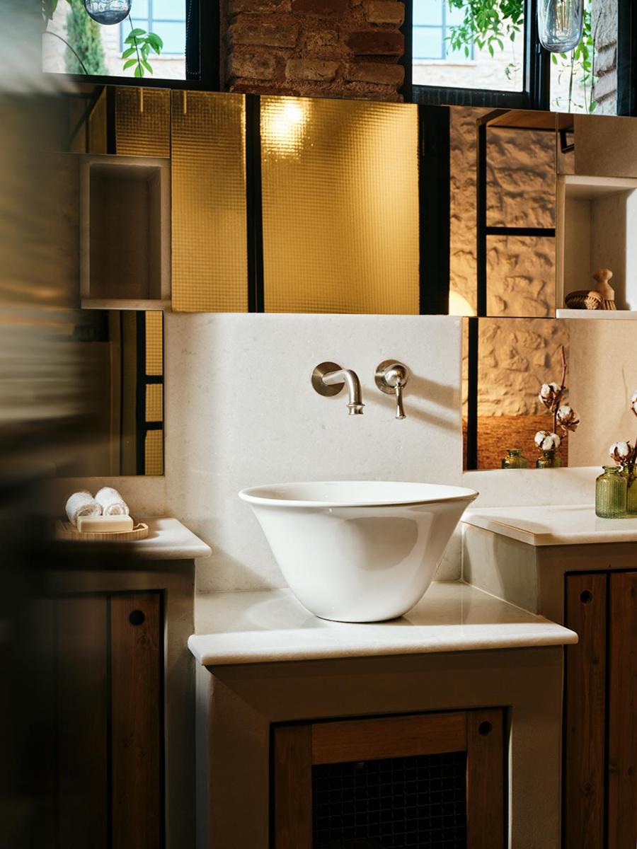 Lemon - Superior Courtyard Suite photo 3