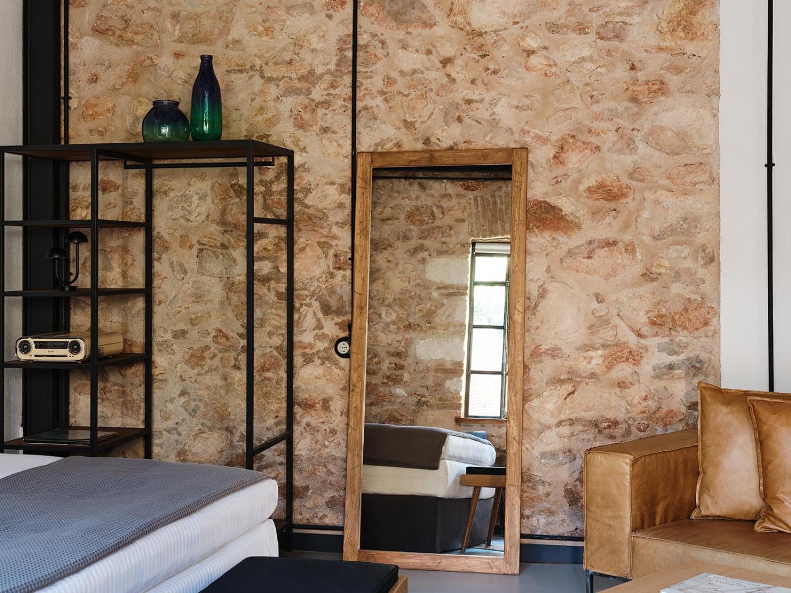 Lemon - Superior Courtyard Suite photo 2