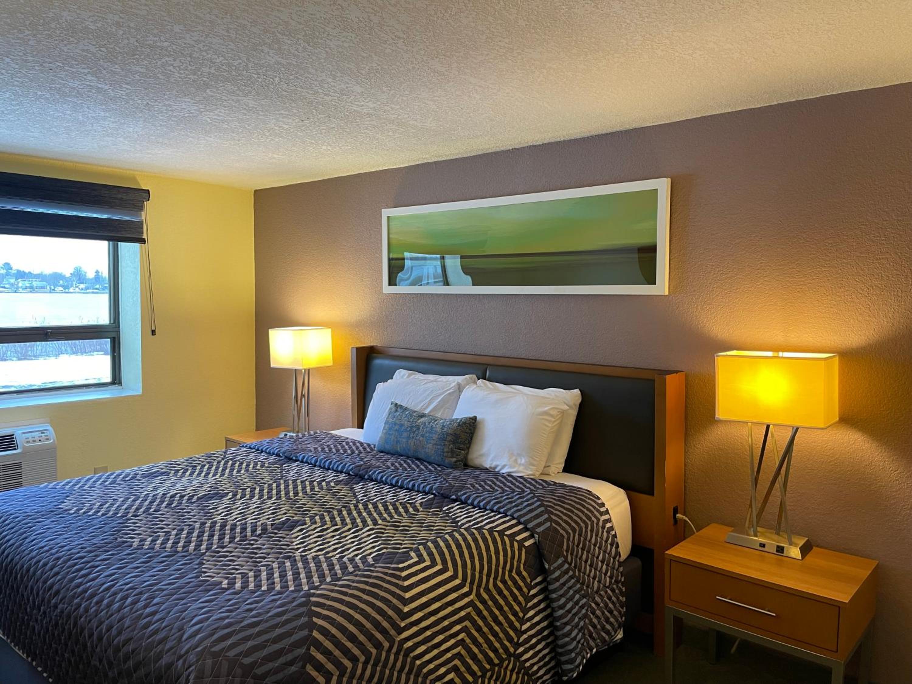King Room with Lake View - Photo 3