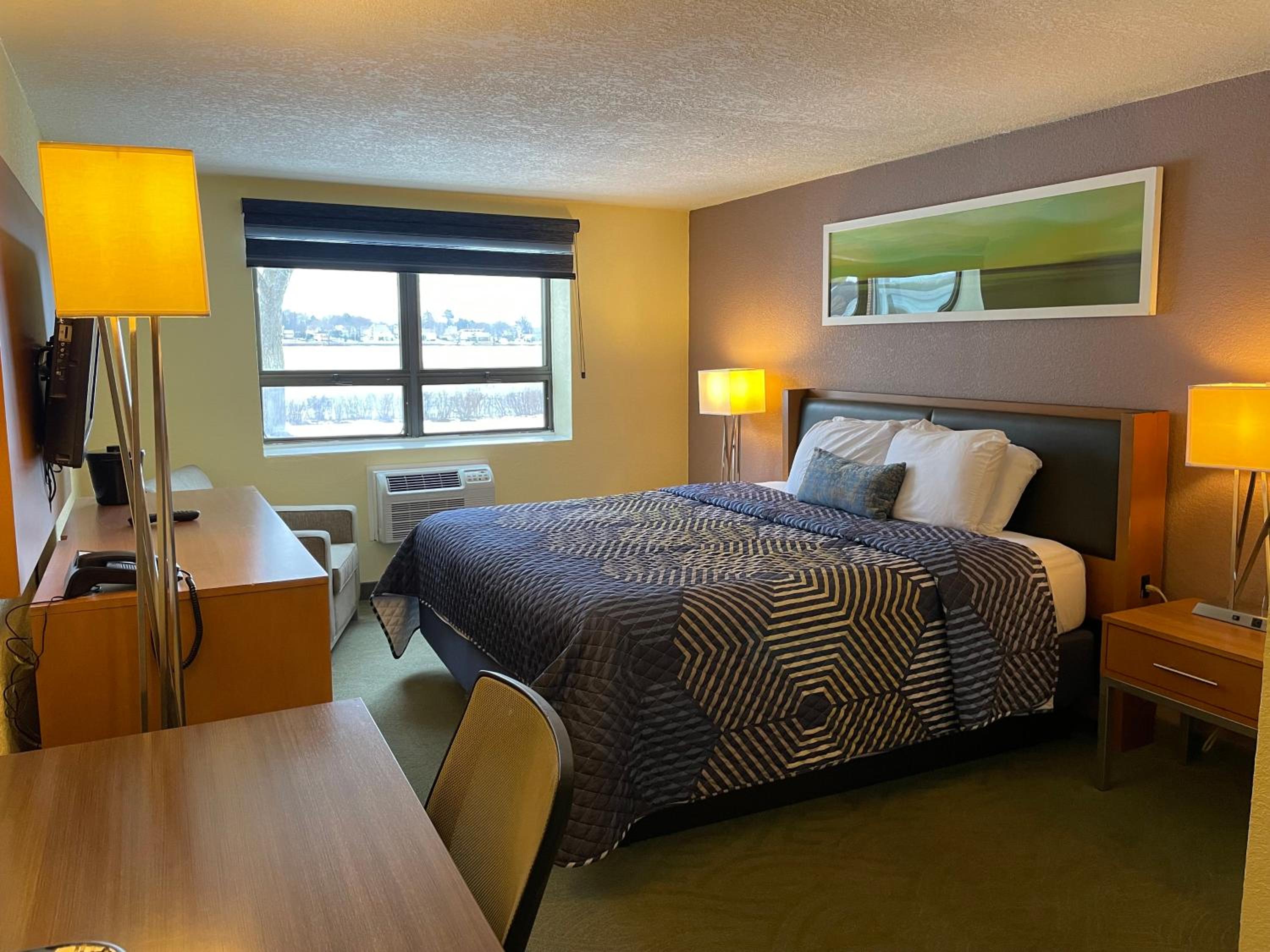 King Room with Lake View - Photo 1